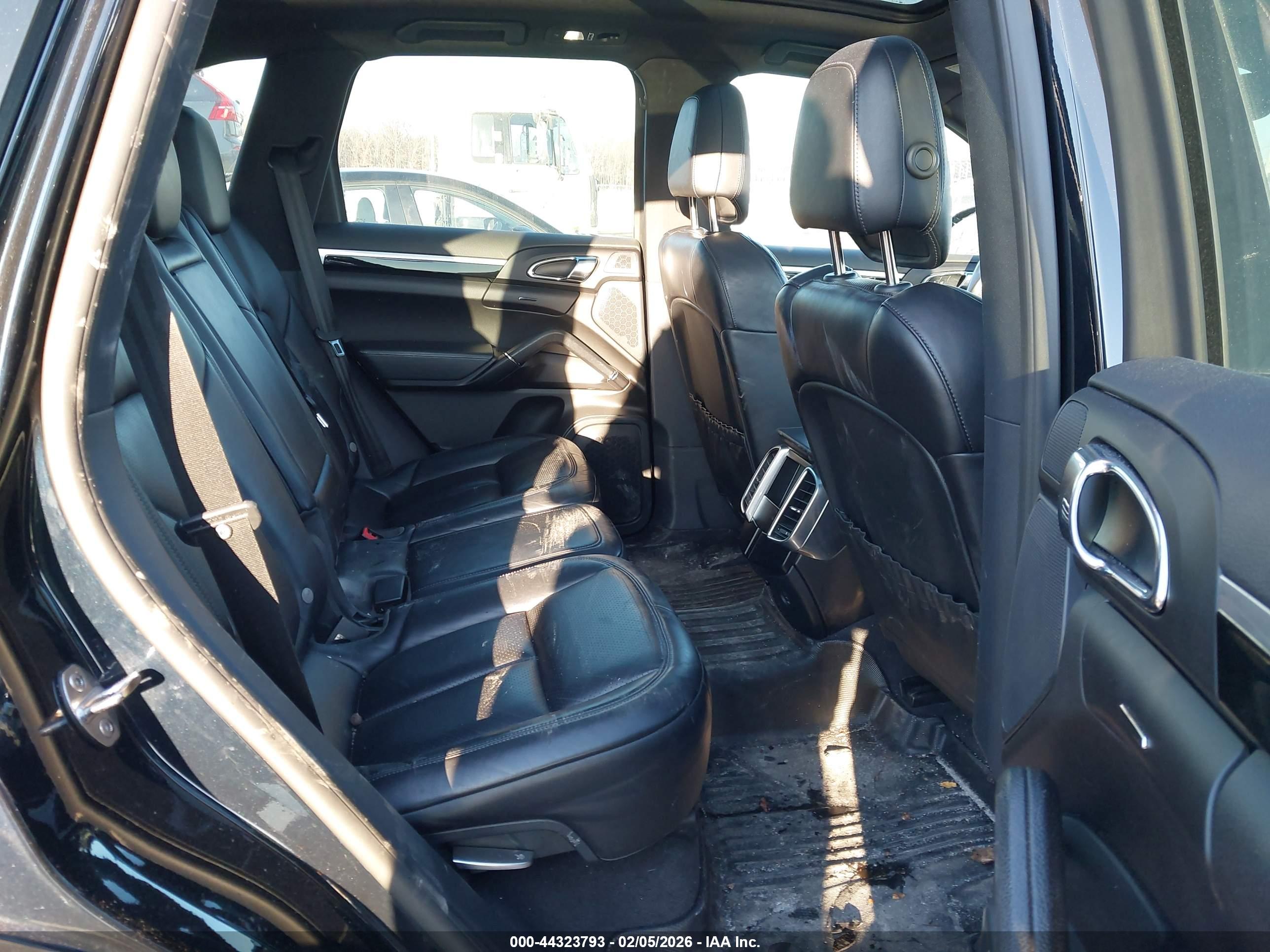 PORSCHE CAYENNE image 8