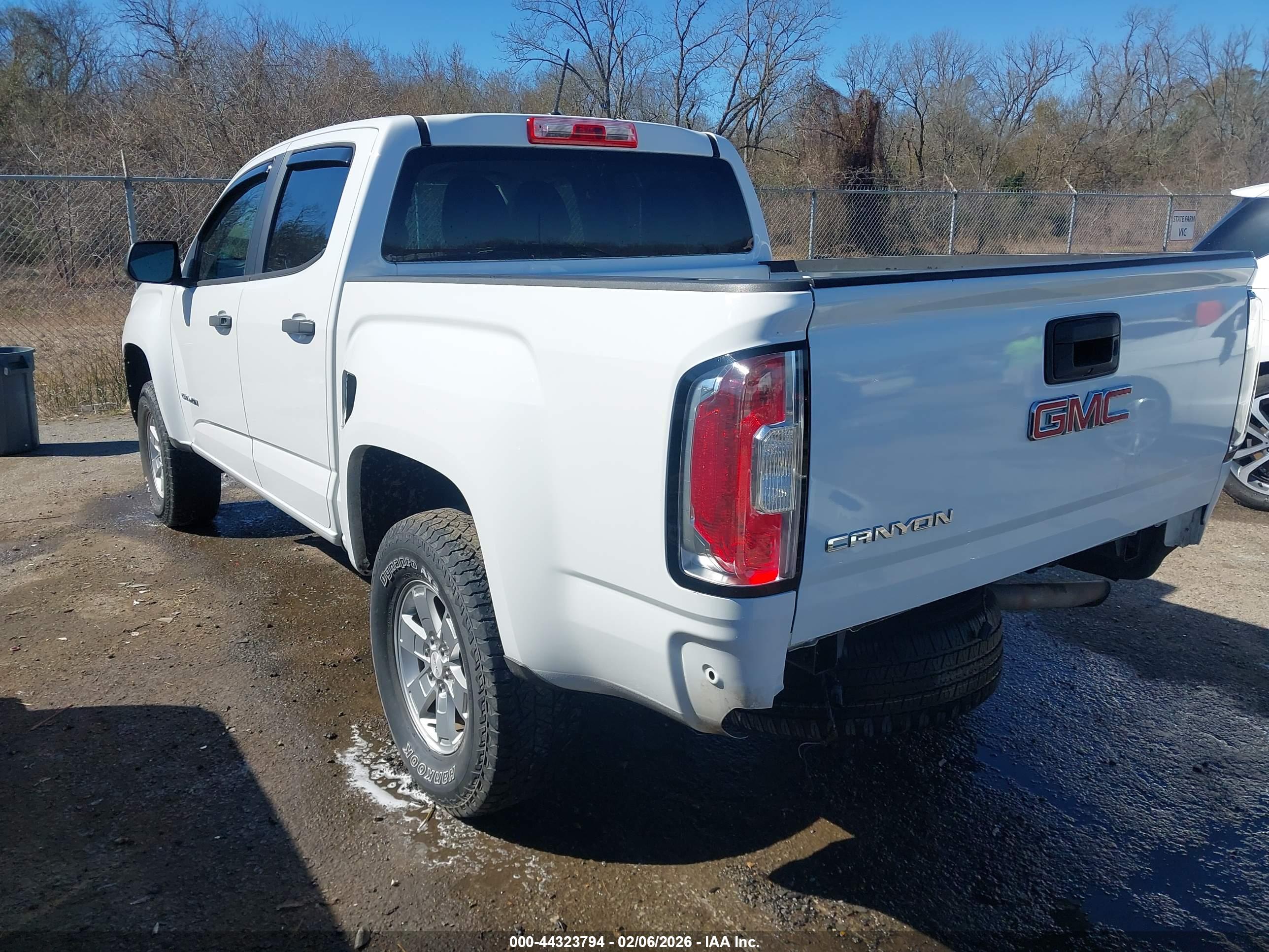 GMC CANYON image 3