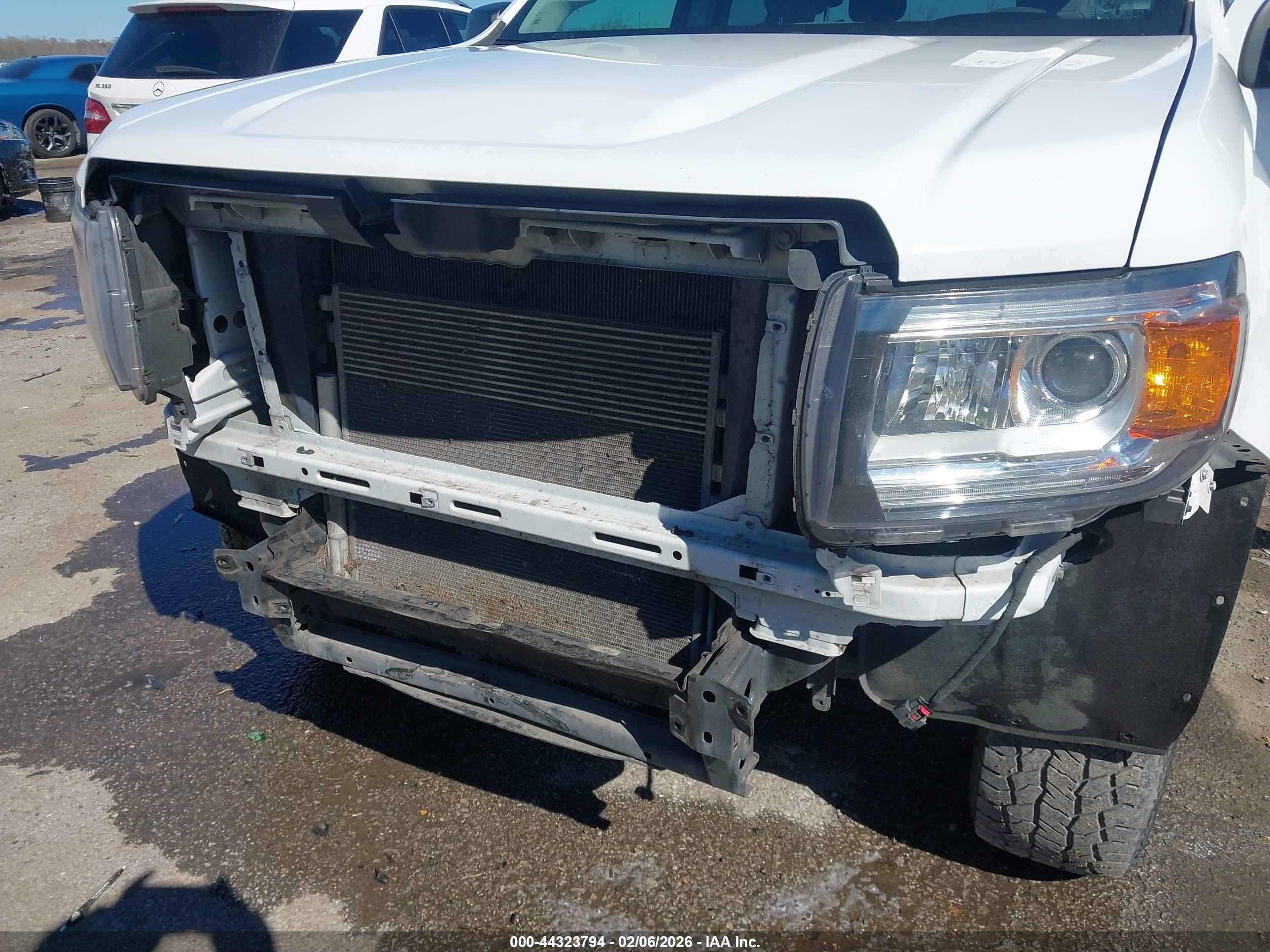 GMC CANYON image 6