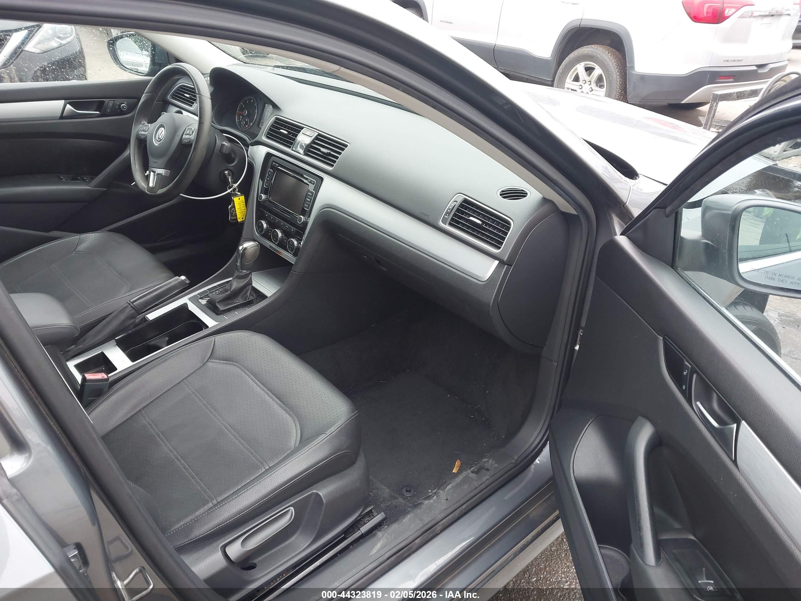 VOLKSWAGEN PASSAT image 5