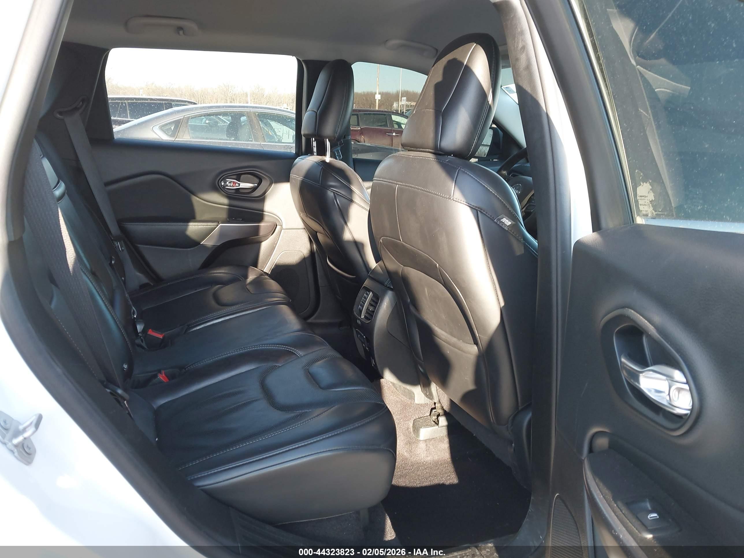 JEEP CHEROKEE image 8