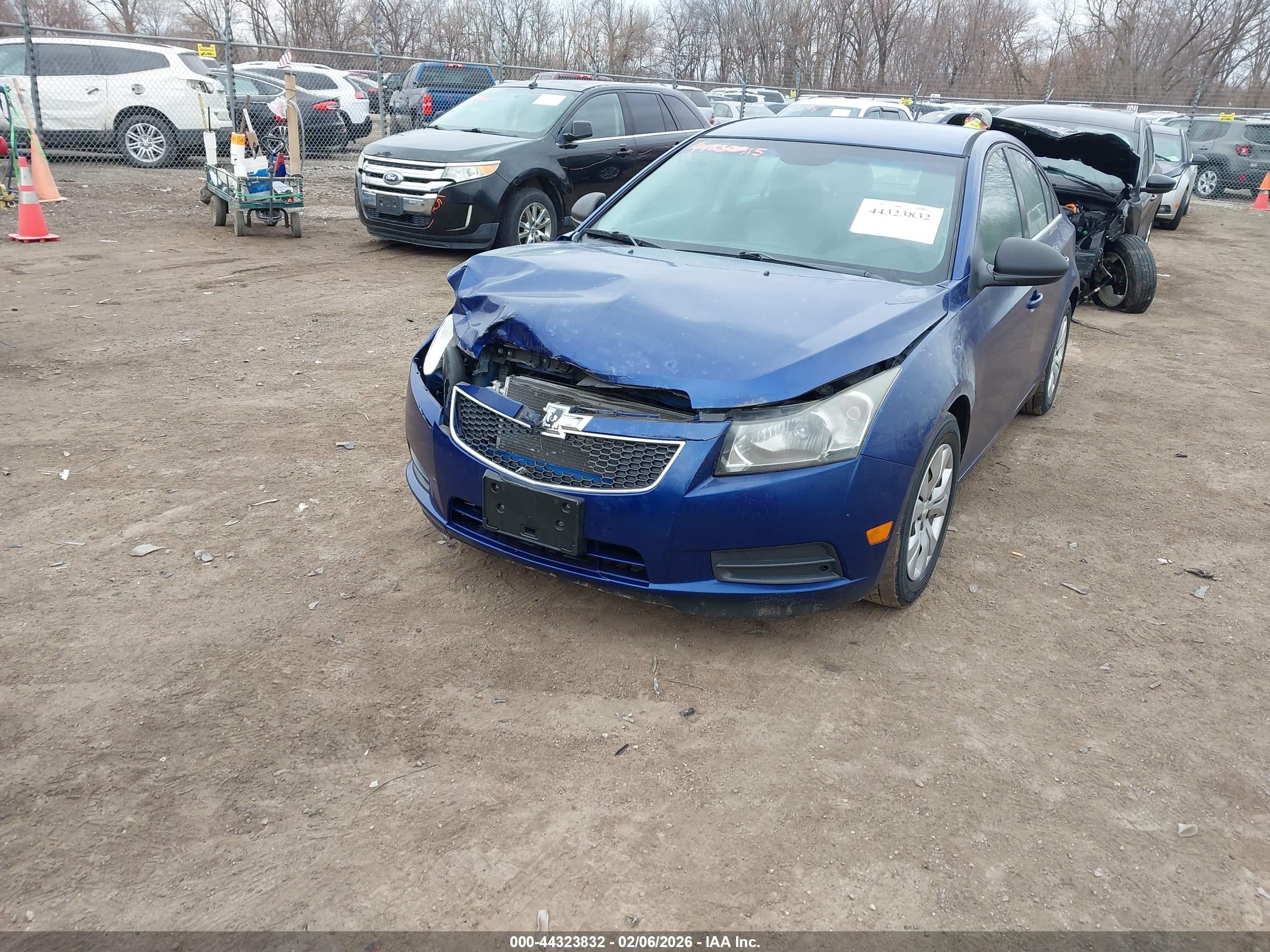 CHEVROLET CRUZE image 2