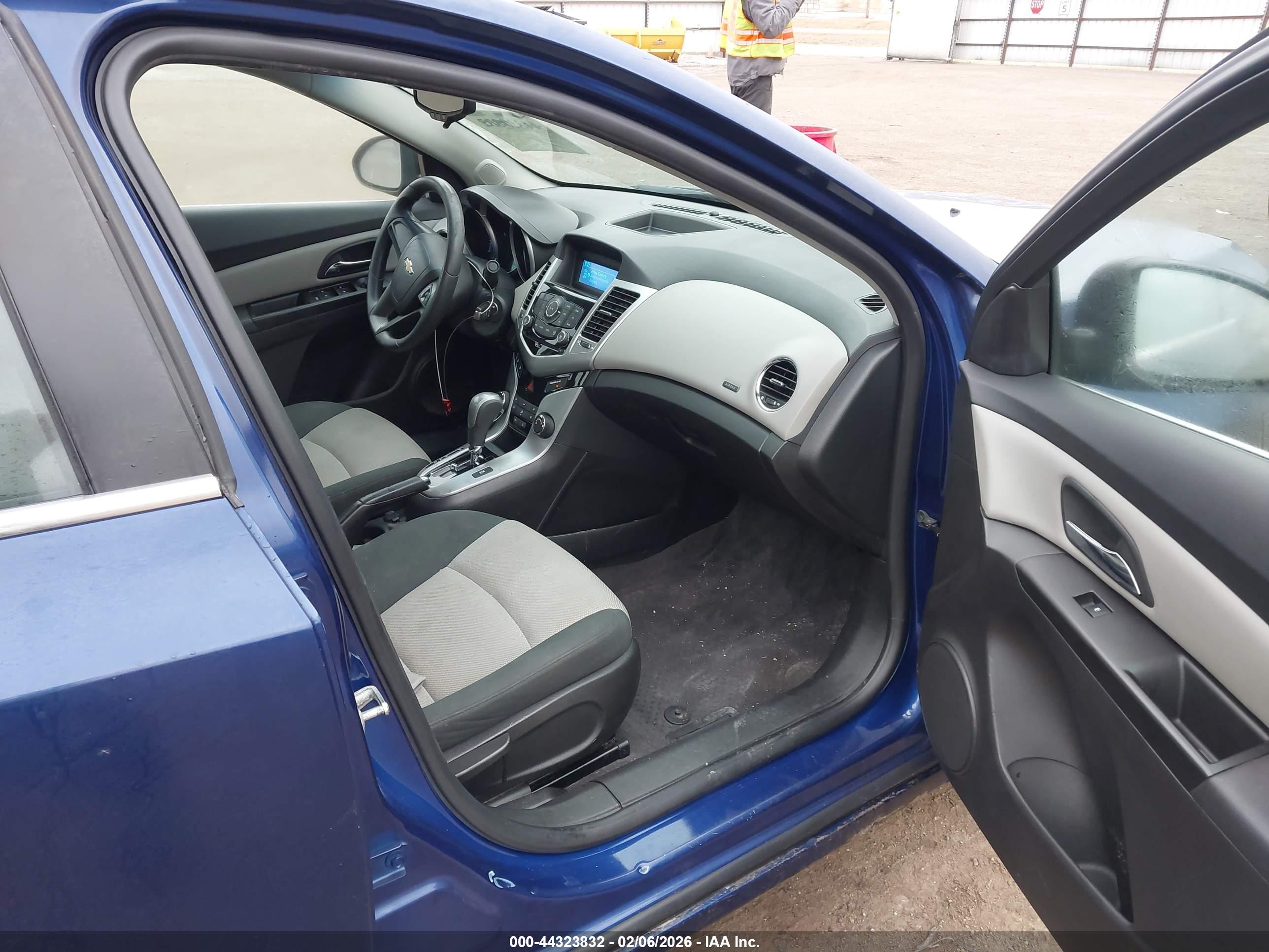 CHEVROLET CRUZE image 5