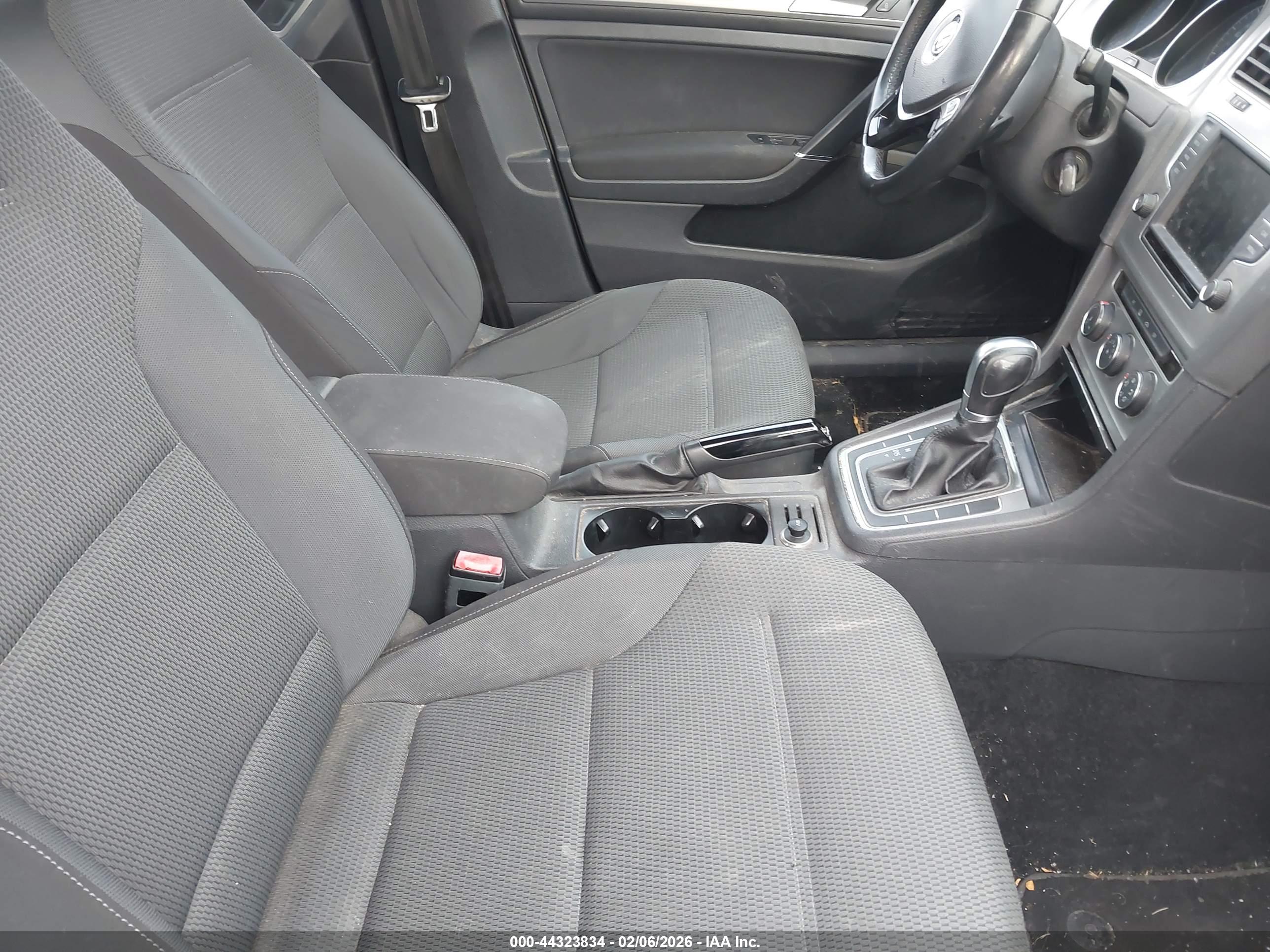 VOLKSWAGEN GOLF image 5