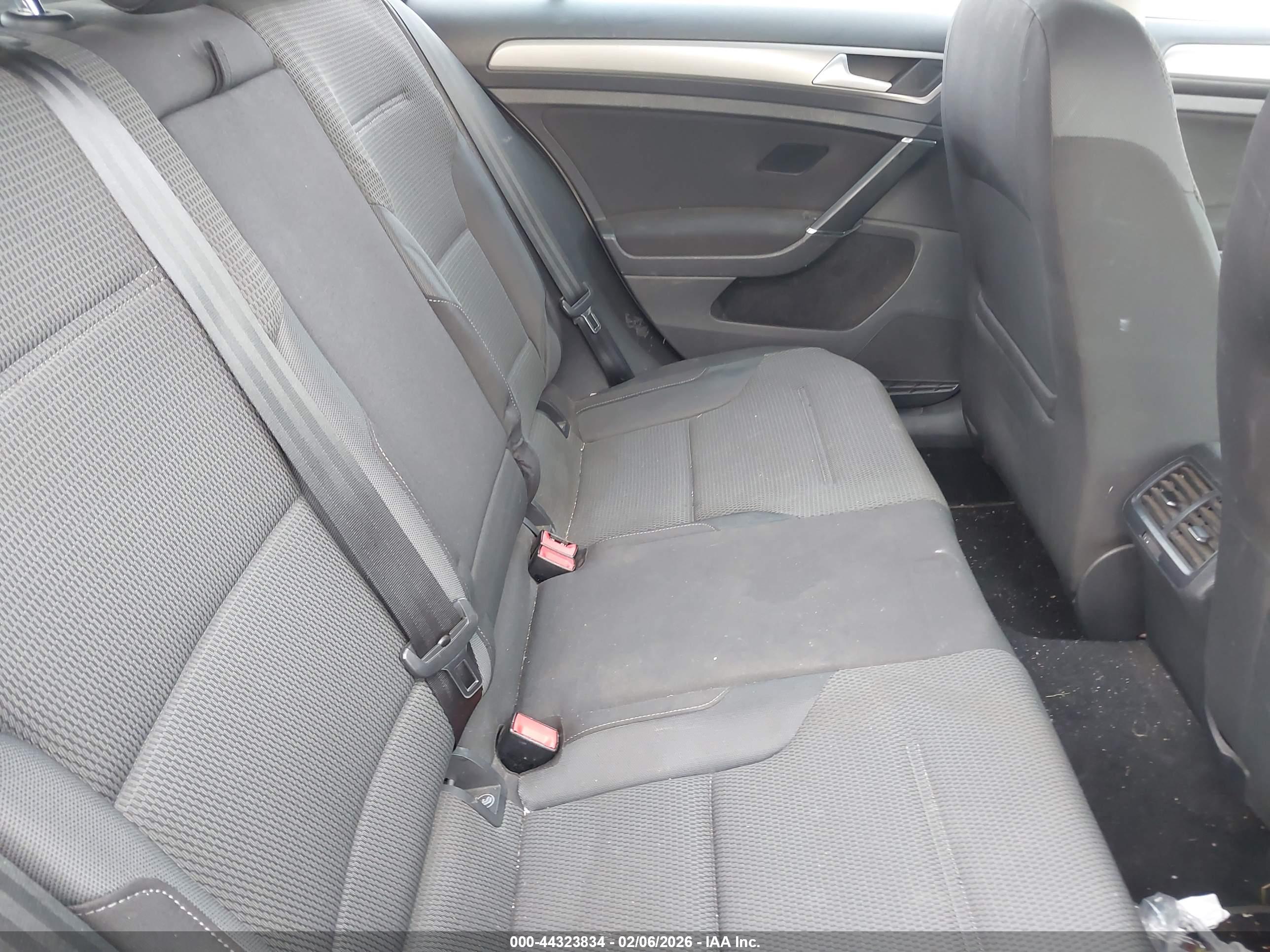 VOLKSWAGEN GOLF image 8