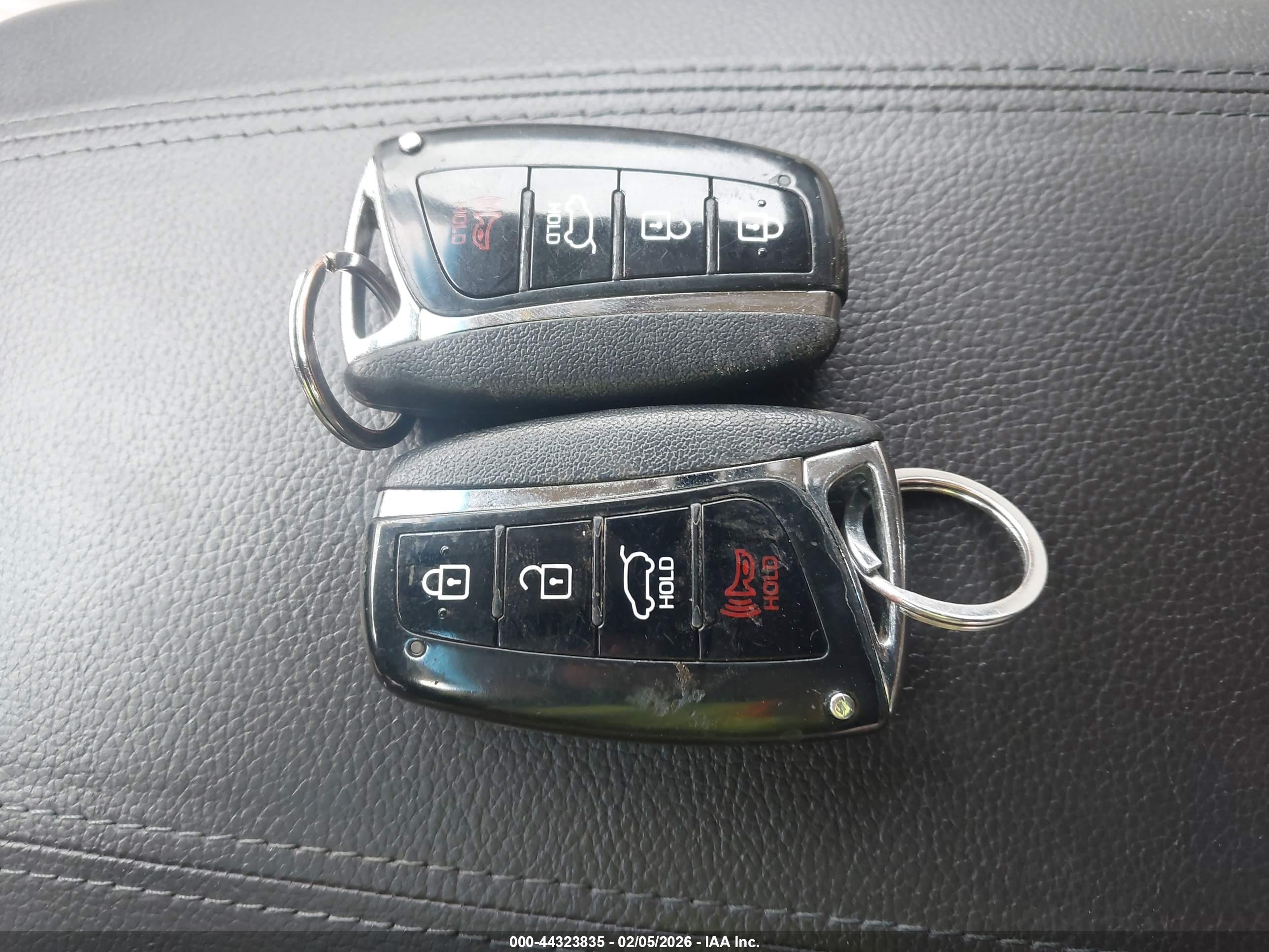 HYUNDAI SANTA image 11