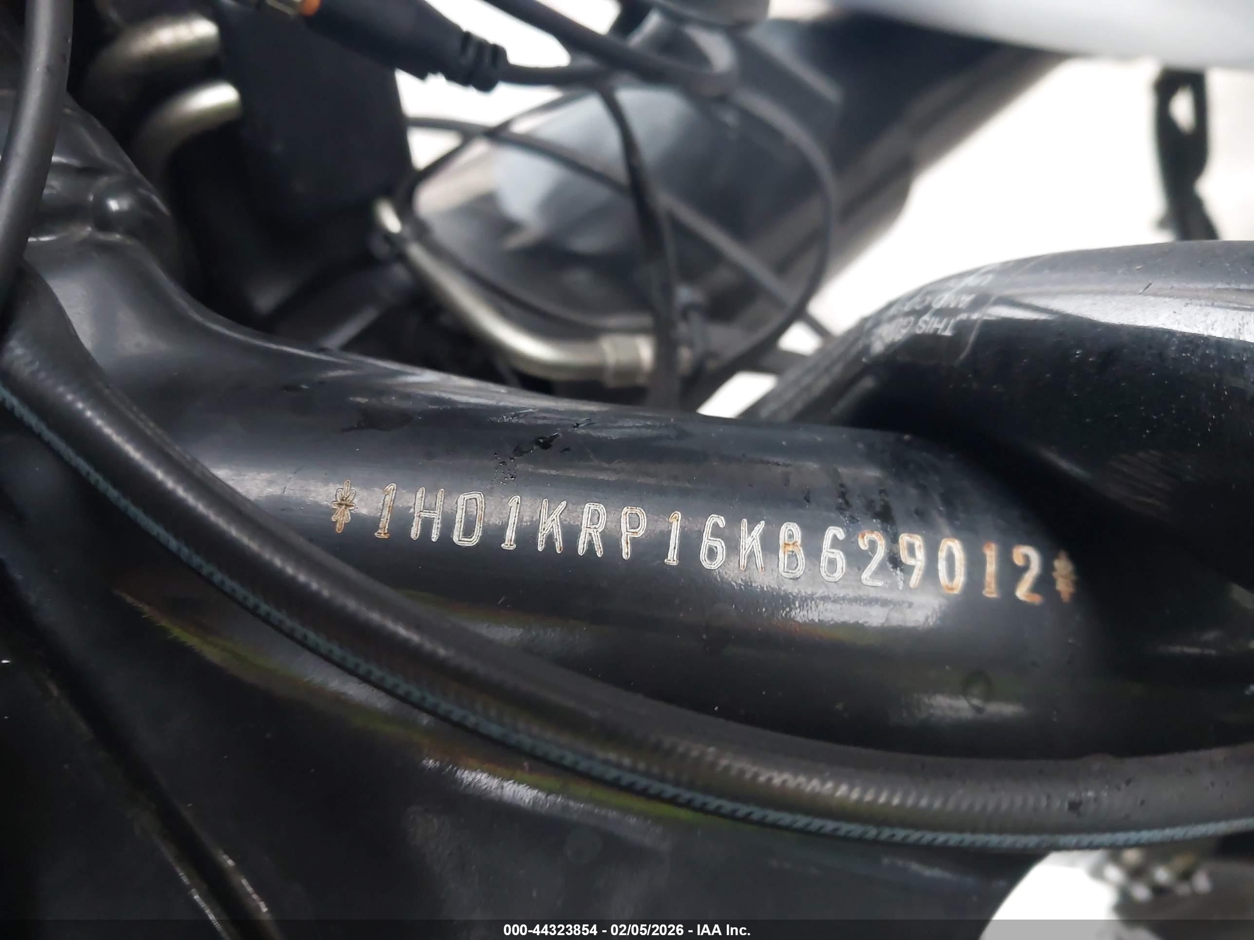 HARLEY-DAVIDSON FLHXS image 10