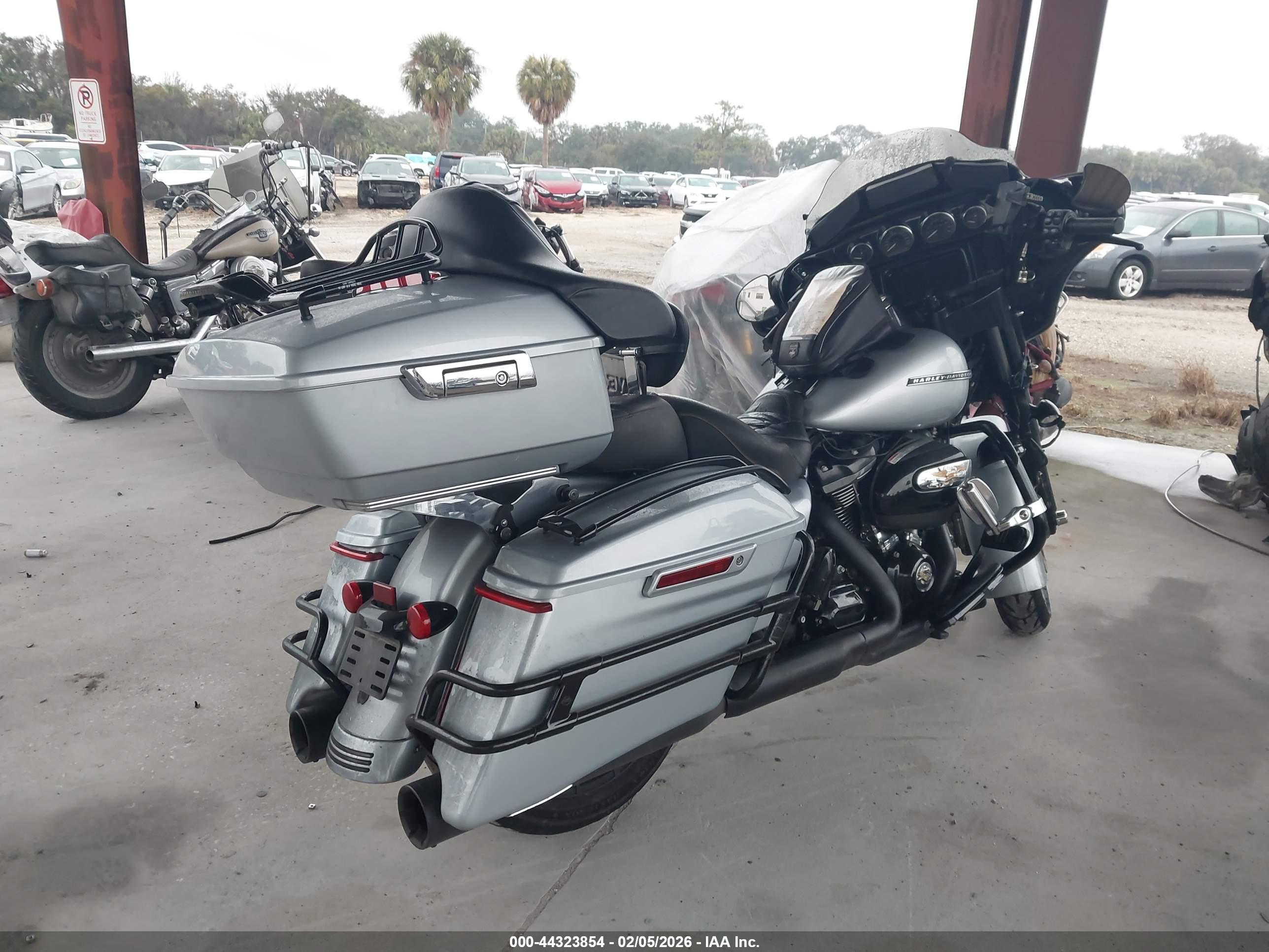 HARLEY-DAVIDSON FLHXS image 4