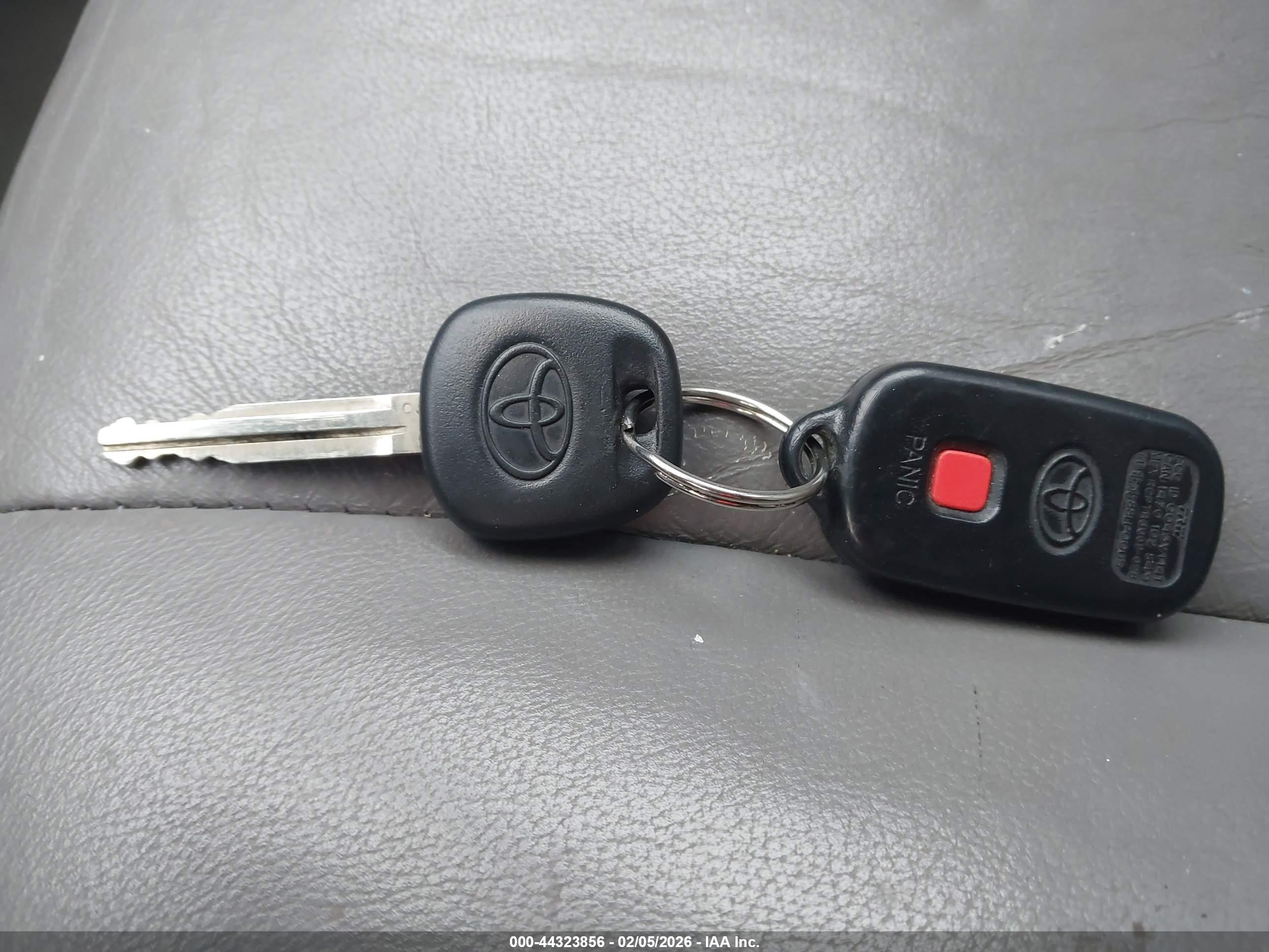 TOYOTA CAMRY image 11