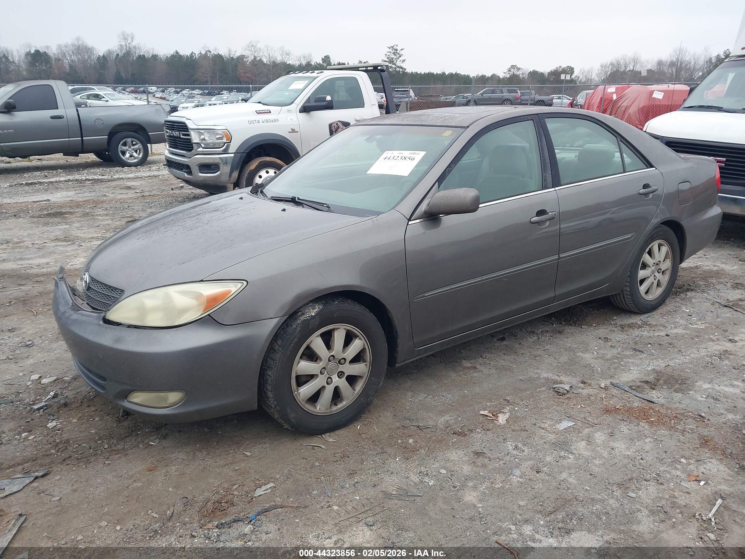 TOYOTA CAMRY image 2
