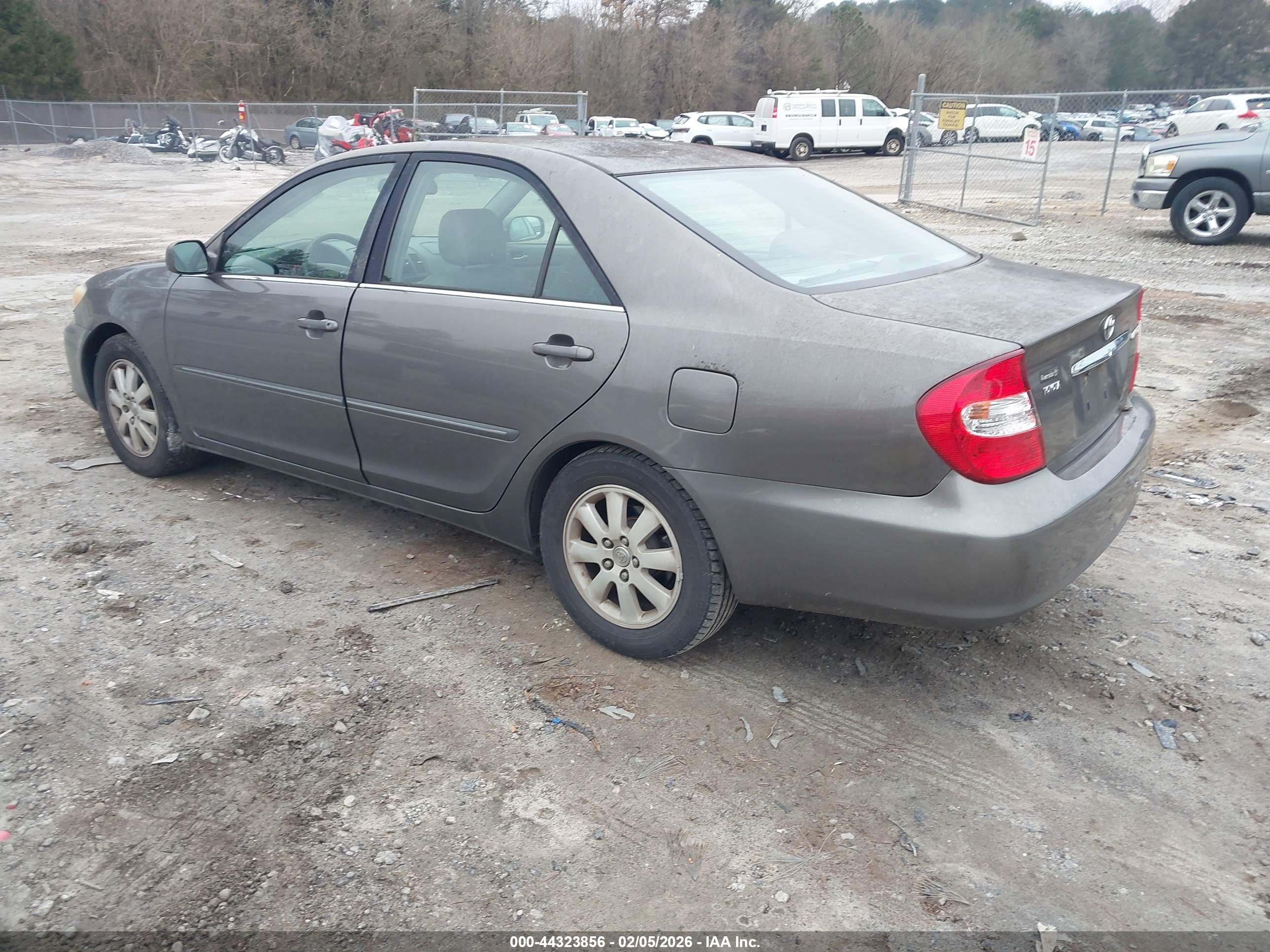 TOYOTA CAMRY image 3