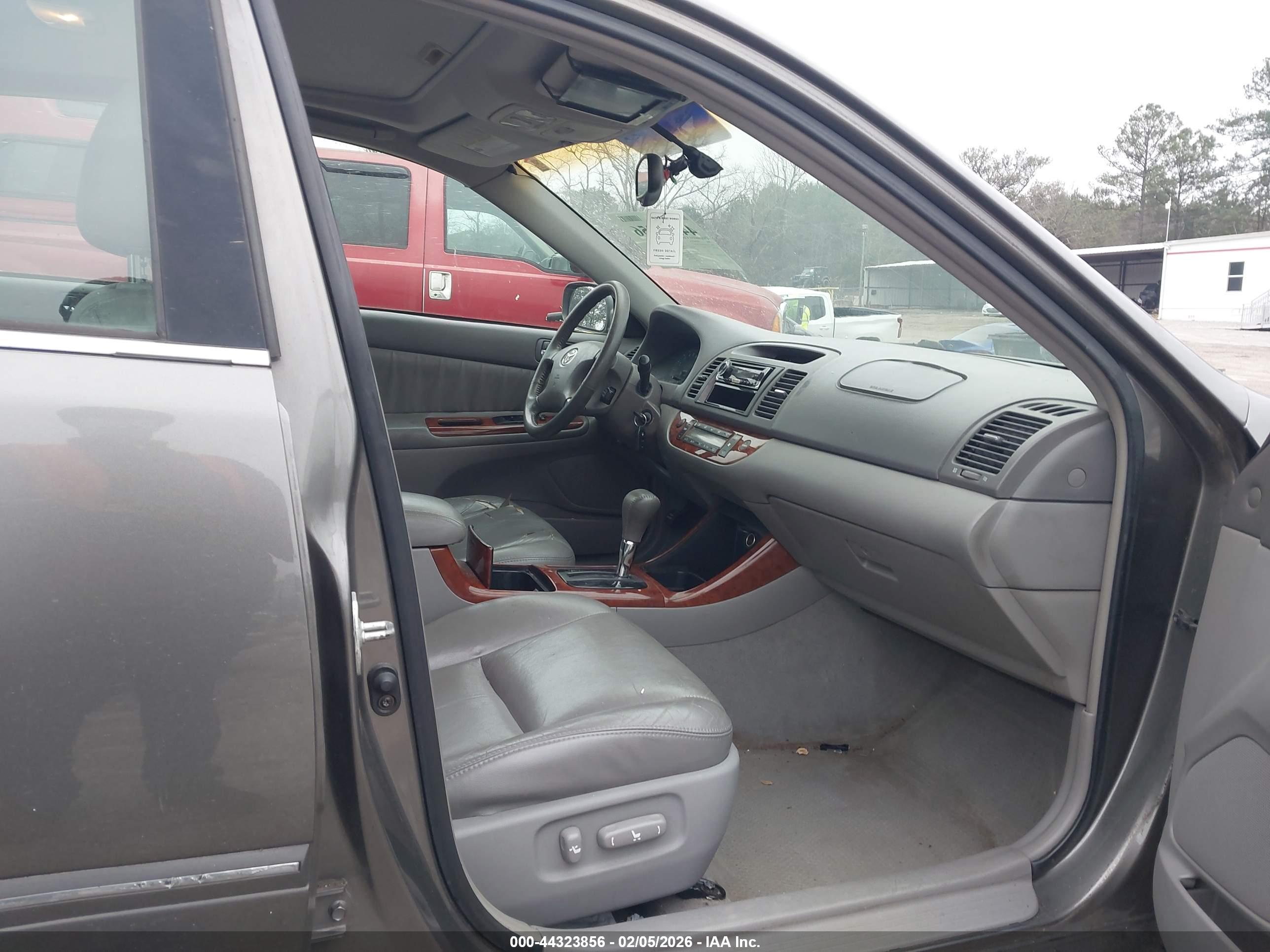TOYOTA CAMRY image 5