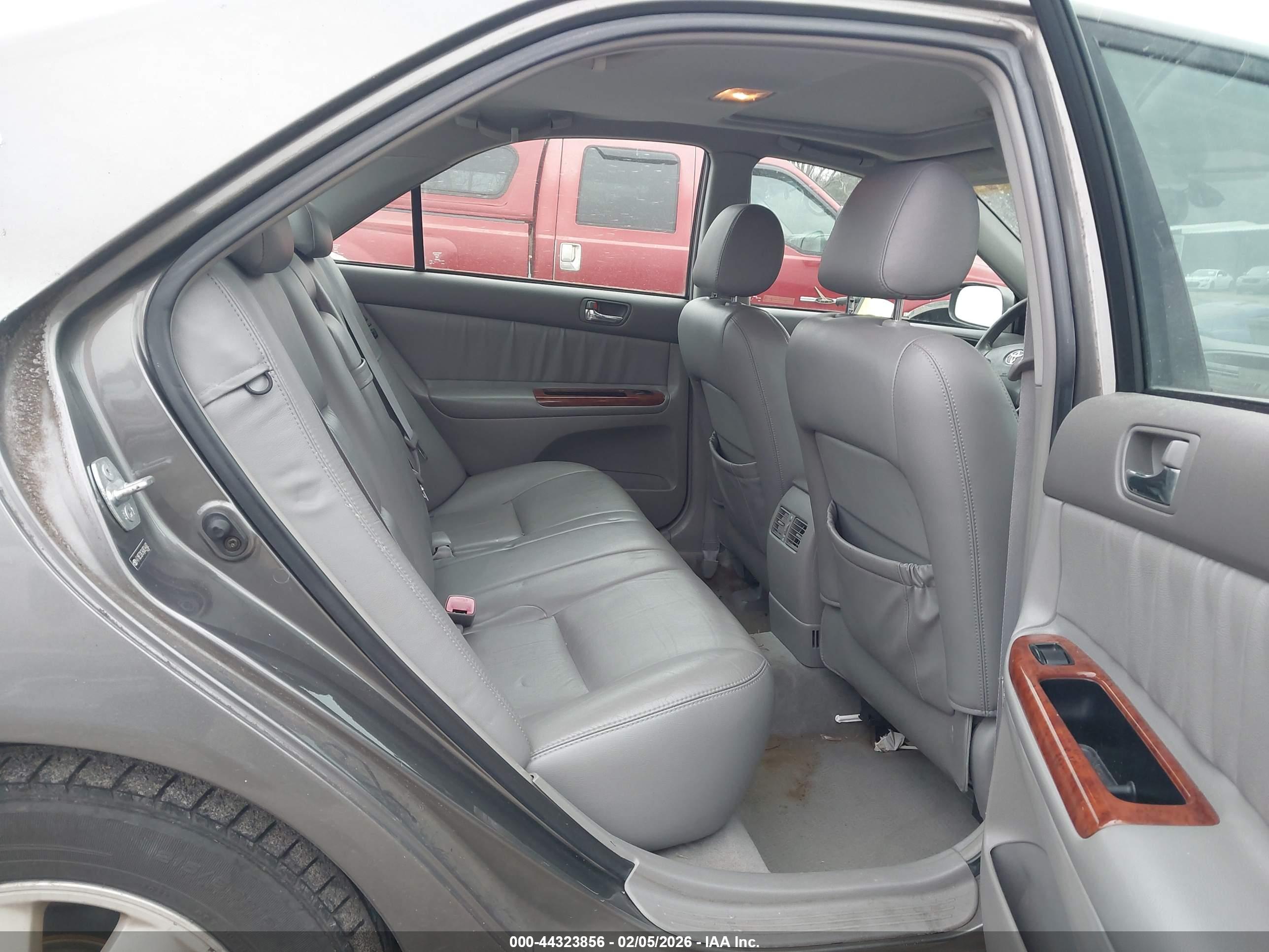 TOYOTA CAMRY image 8