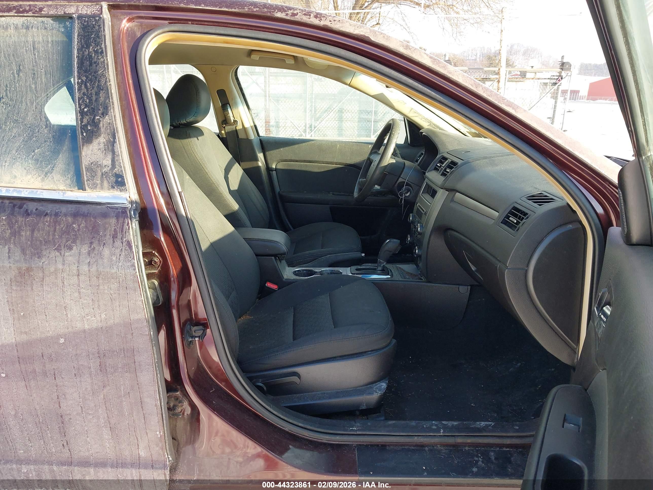 FORD FUSION image 5