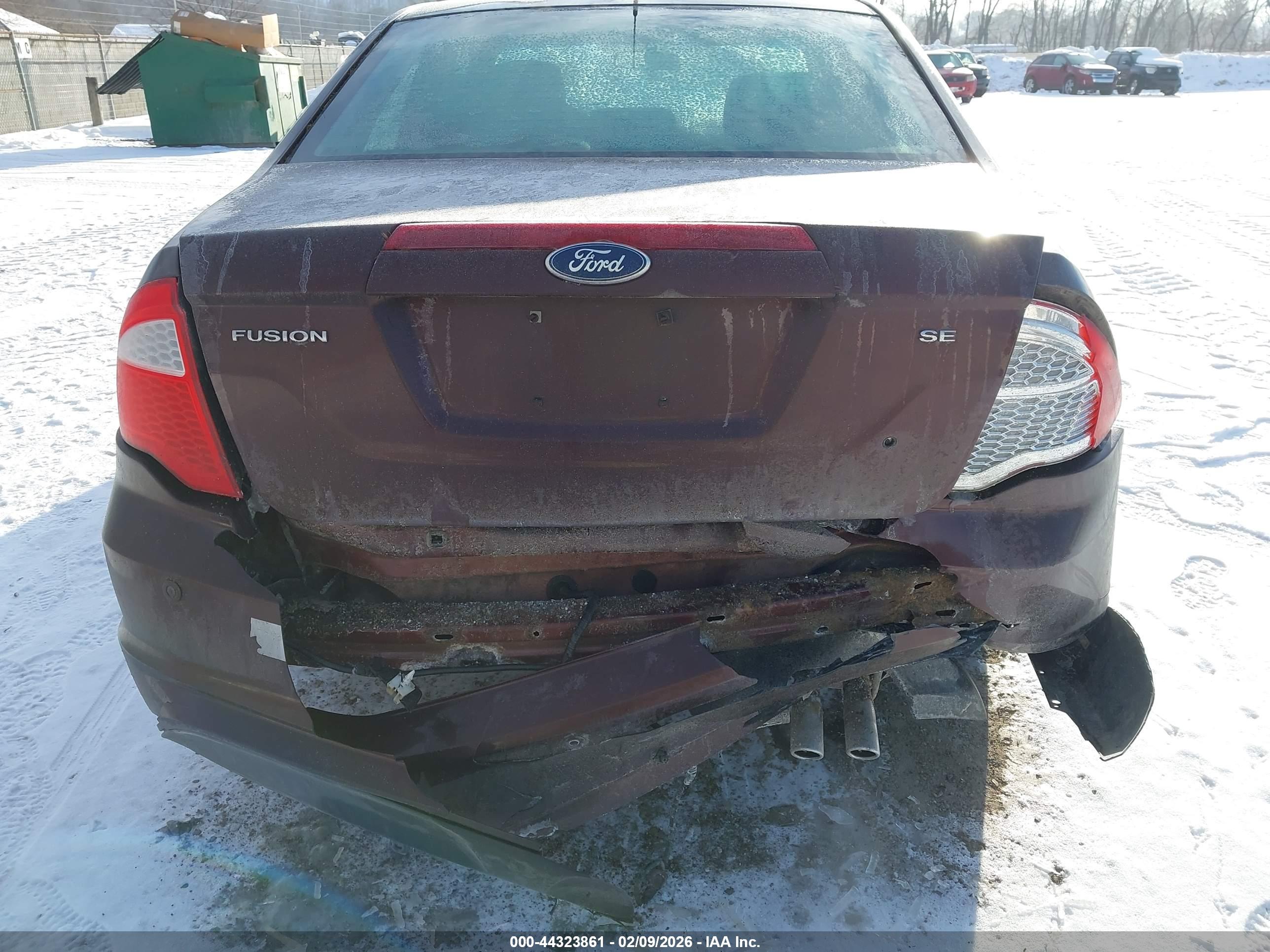 FORD FUSION image 6