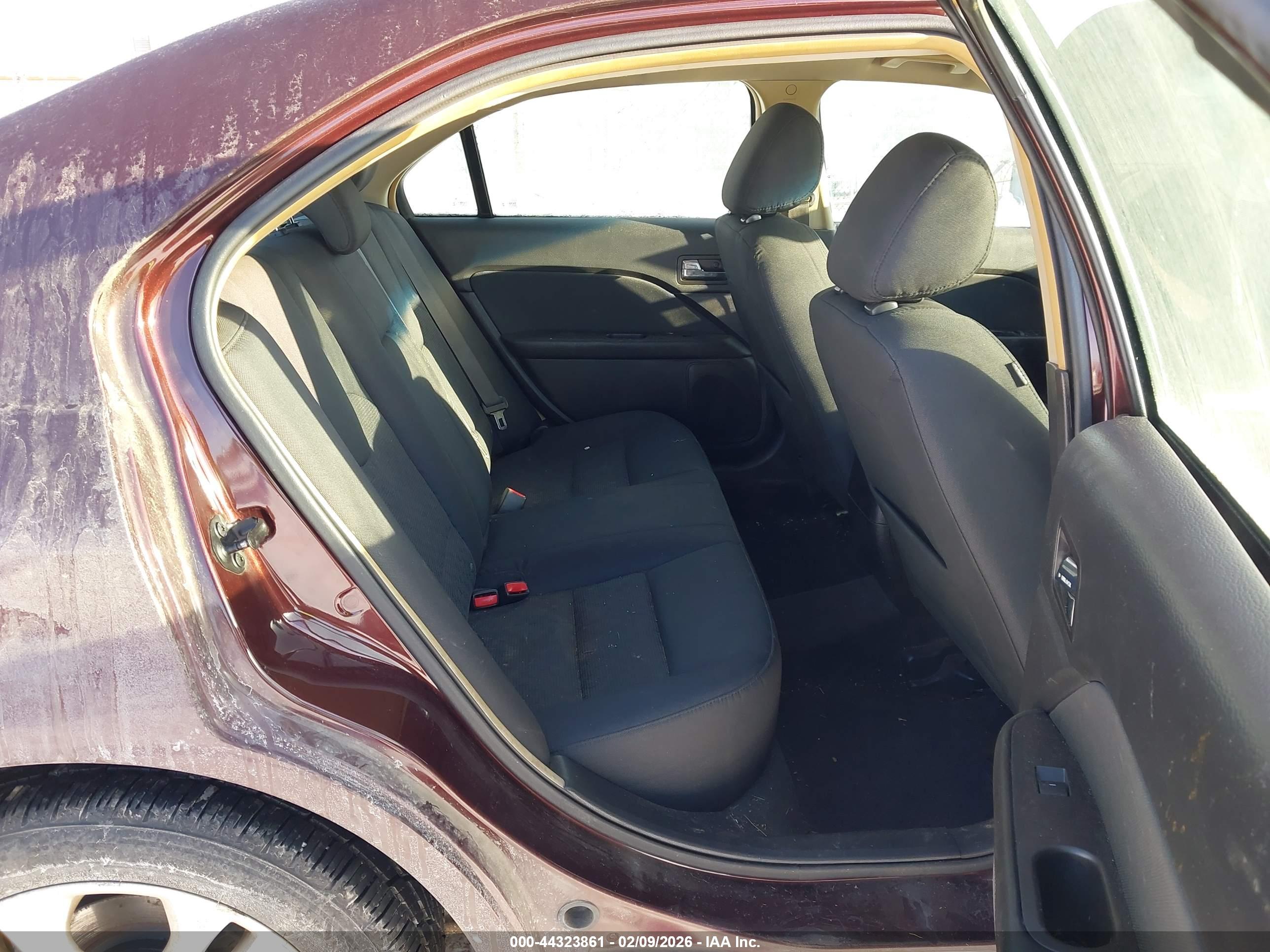 FORD FUSION image 8
