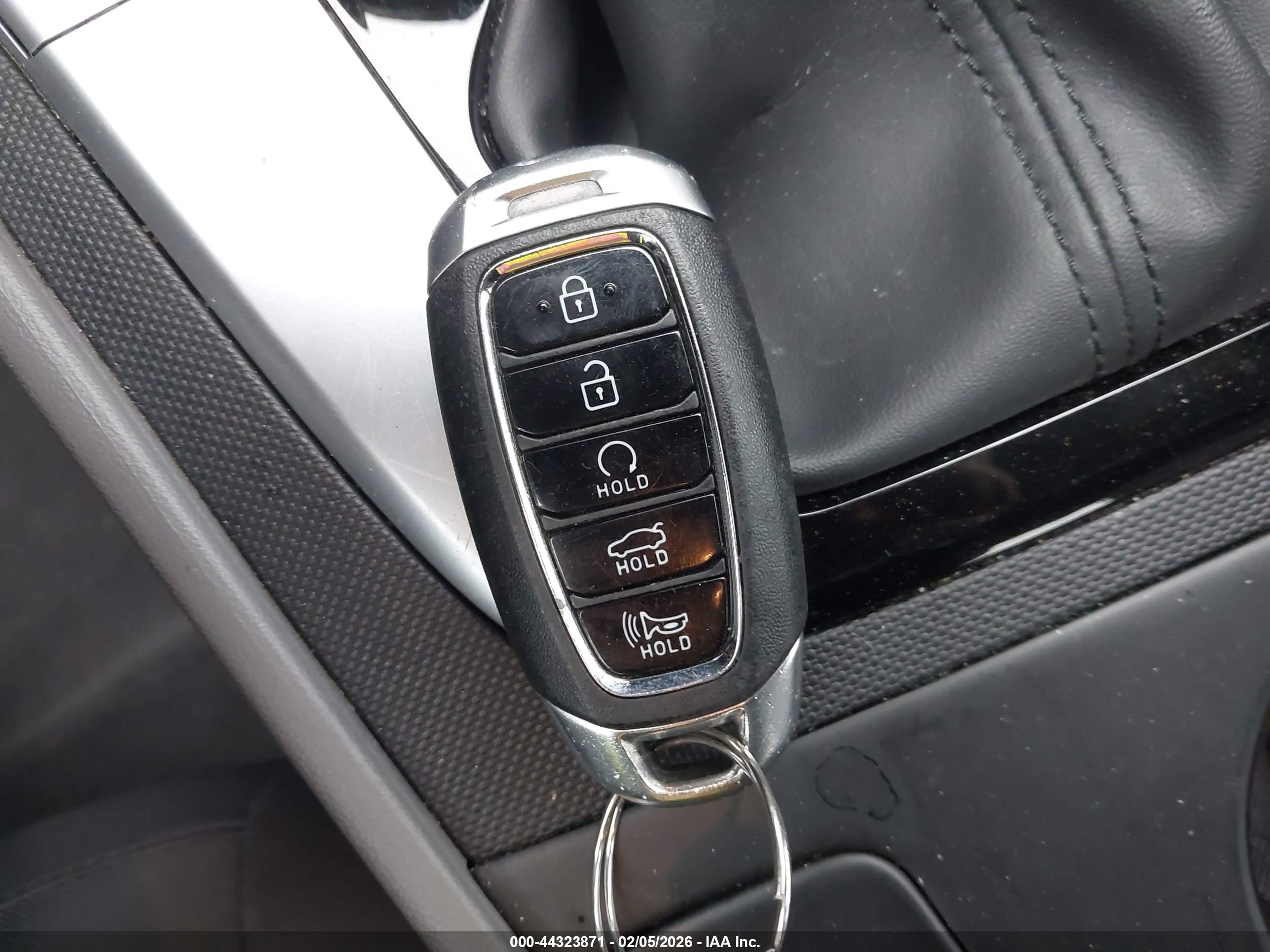 HYUNDAI ELANTRA image 11