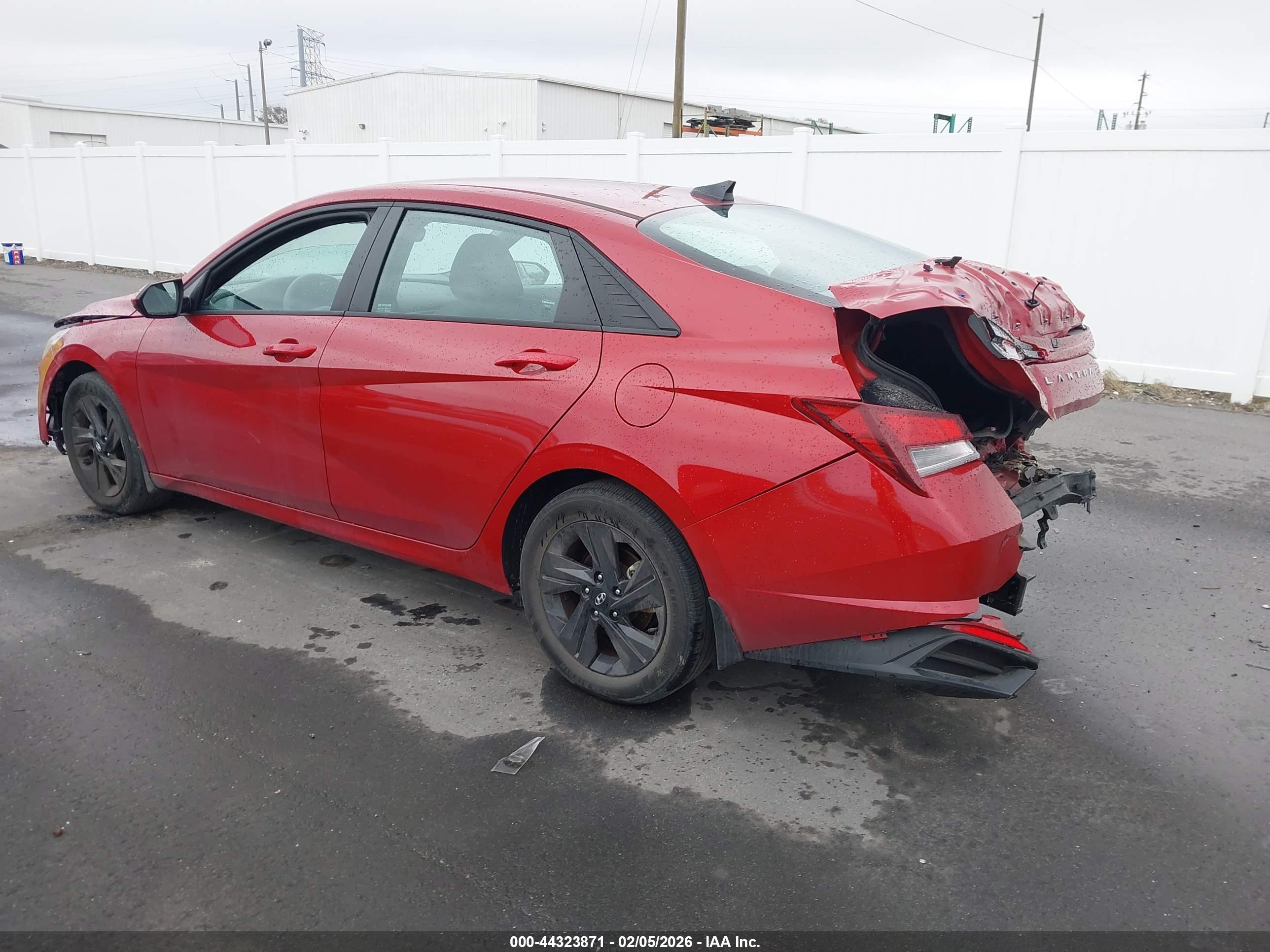 HYUNDAI ELANTRA image 3