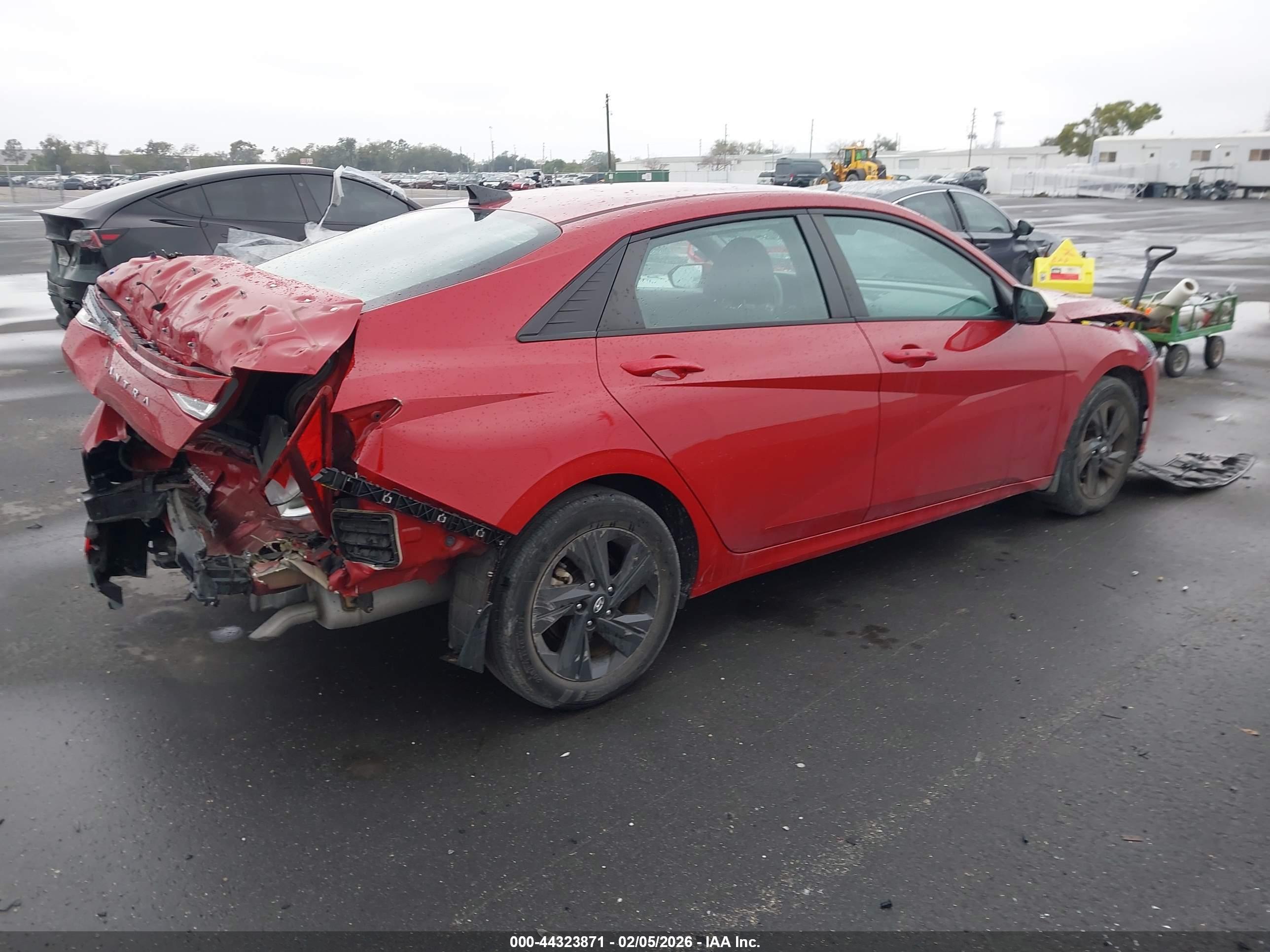 HYUNDAI ELANTRA image 4