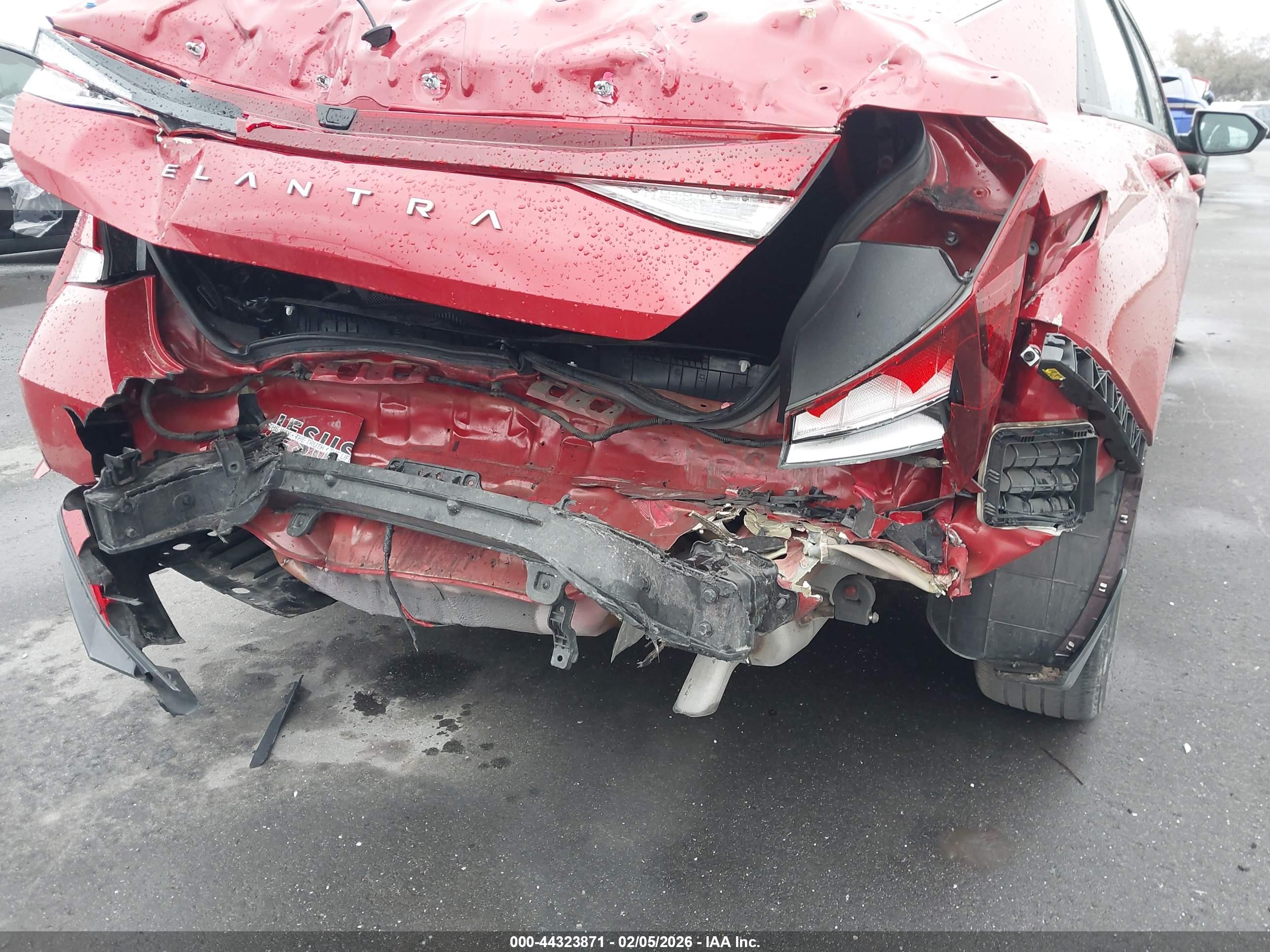 HYUNDAI ELANTRA image 6