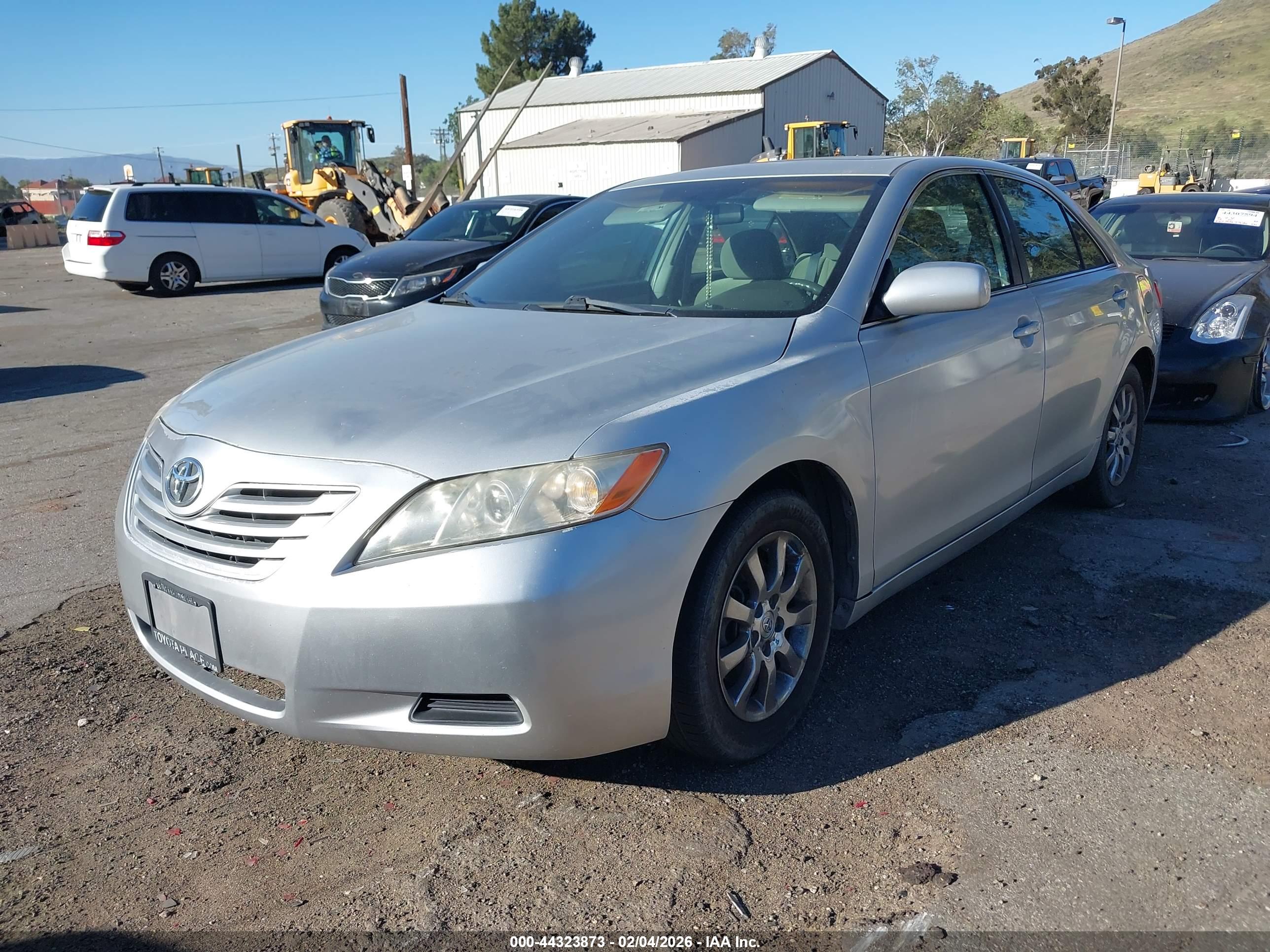 TOYOTA CAMRY image 2