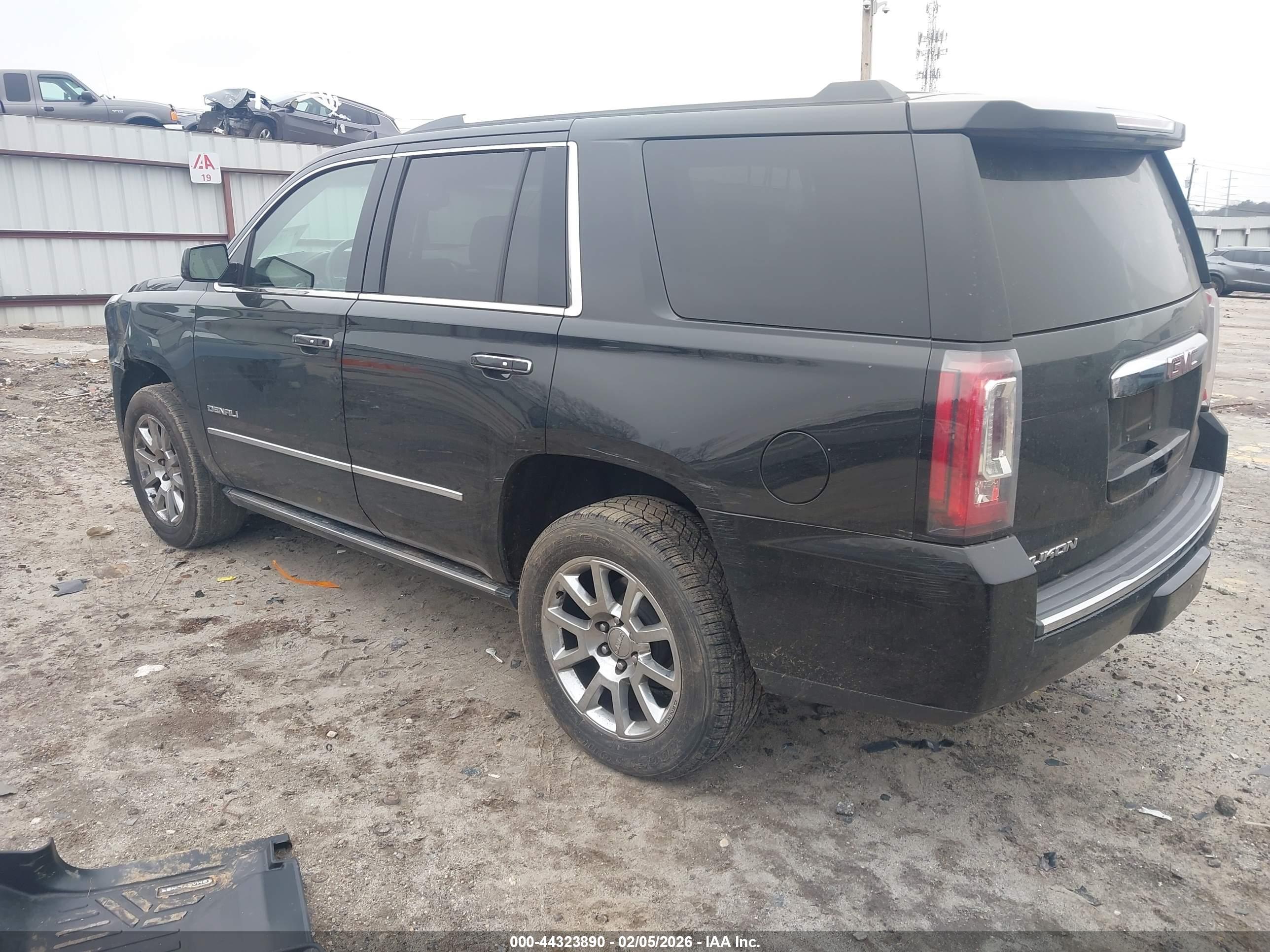 GMC YUKON image 3
