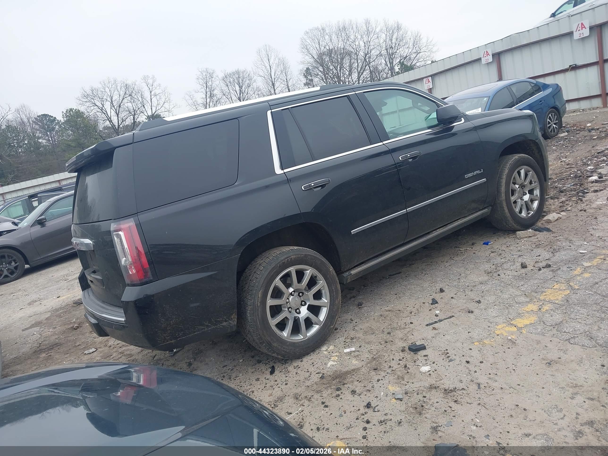 GMC YUKON image 4