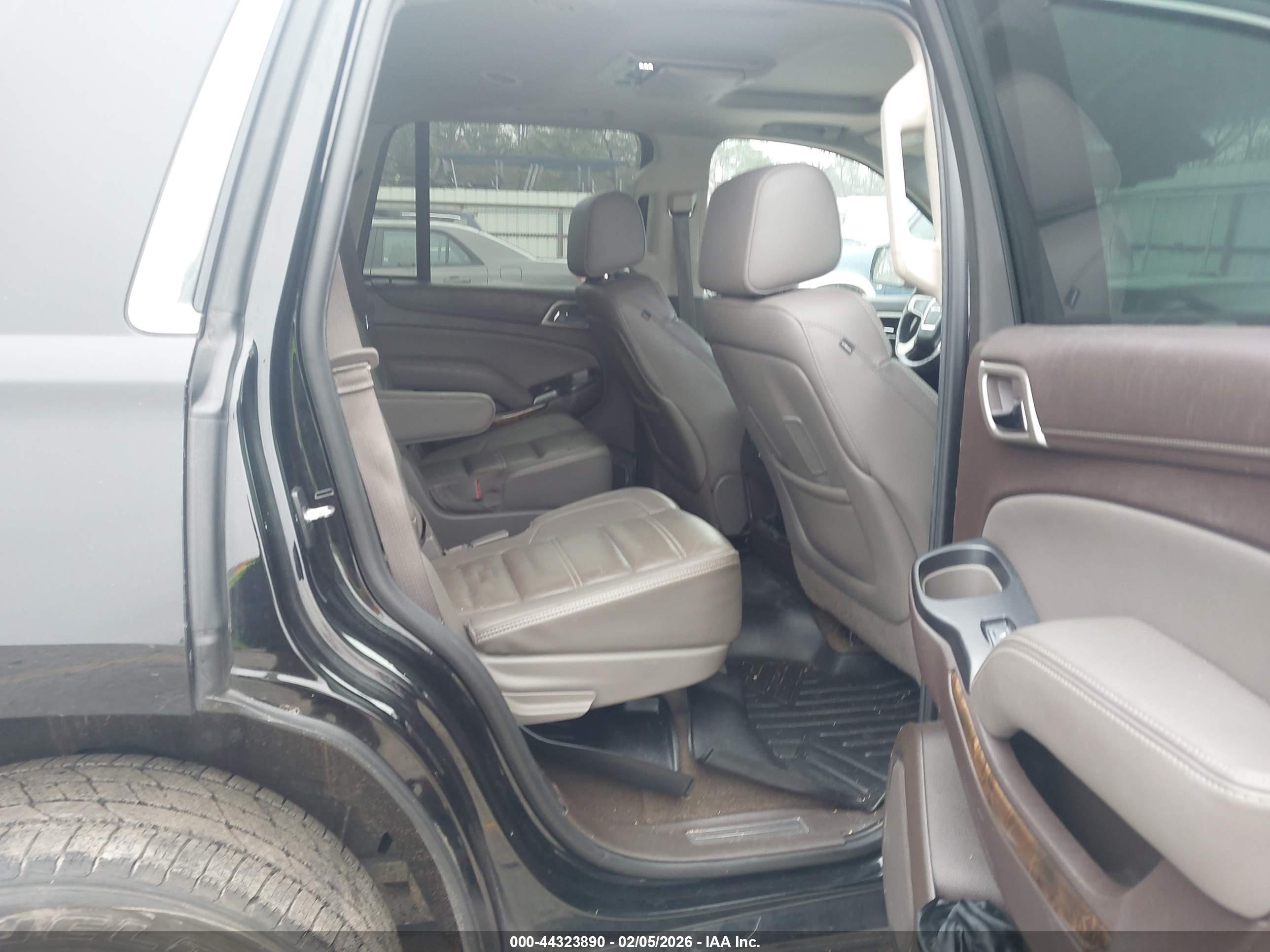 GMC YUKON image 8