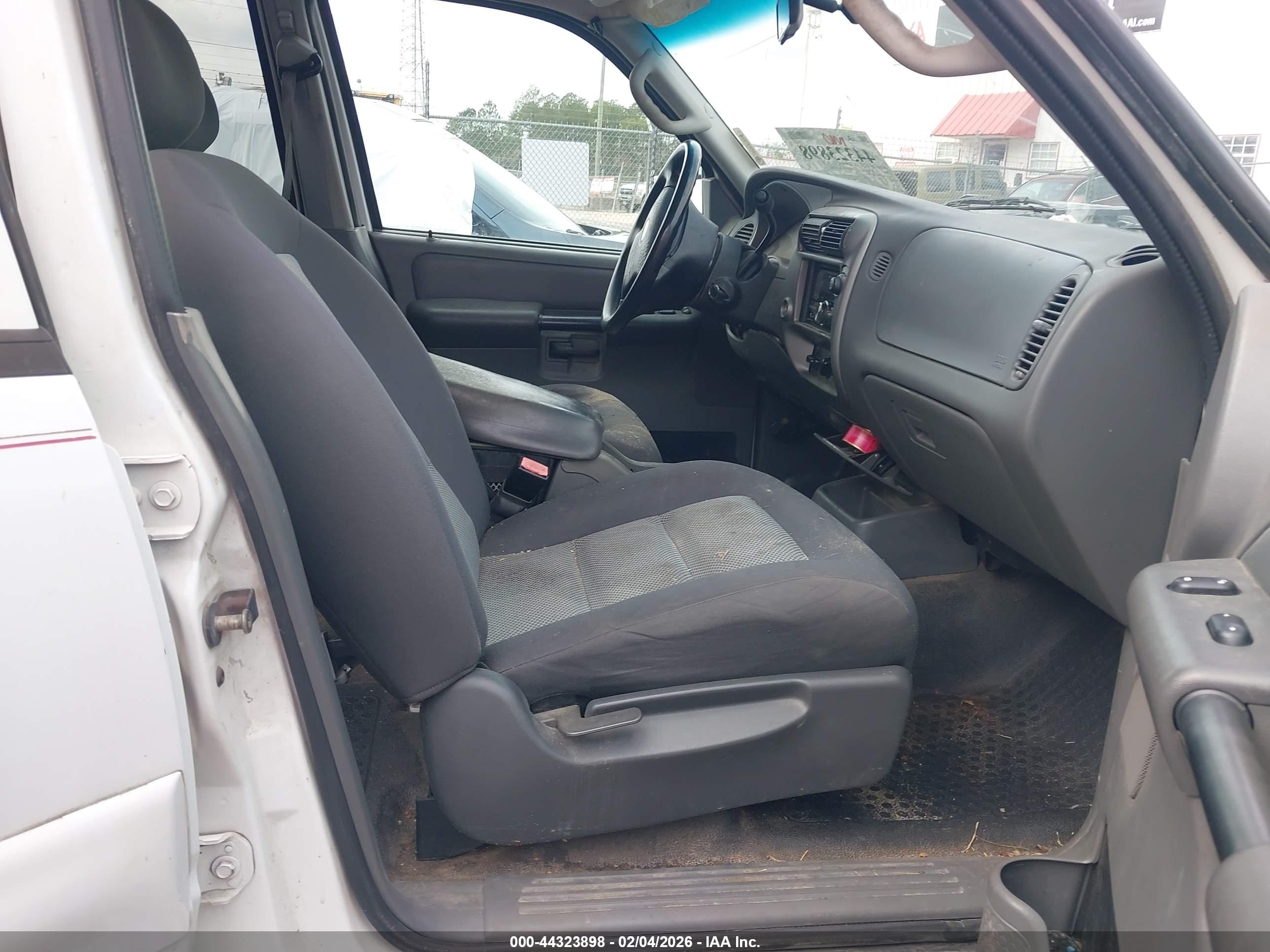 FORD EXPLORER image 5