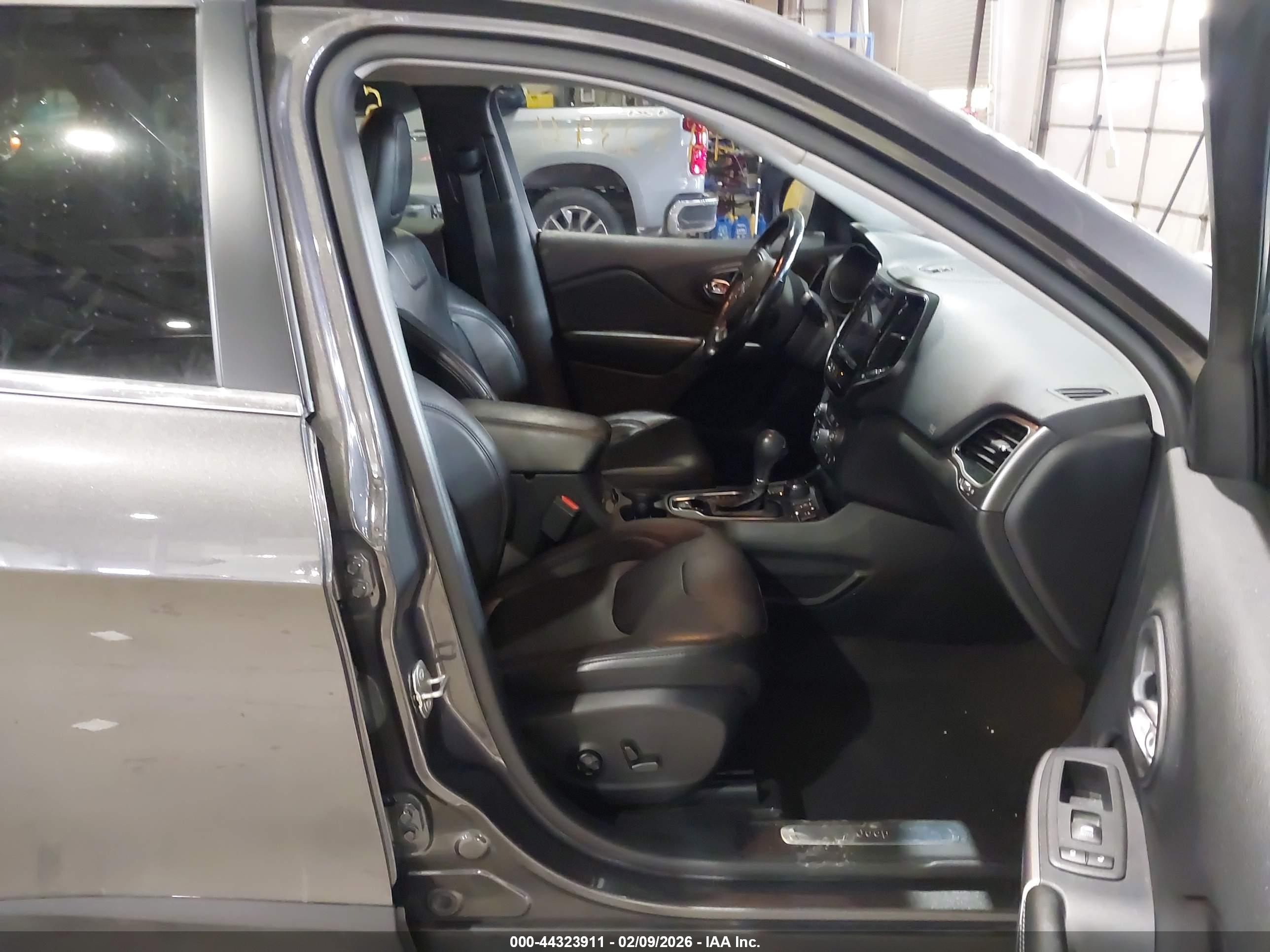 JEEP CHEROKEE image 5