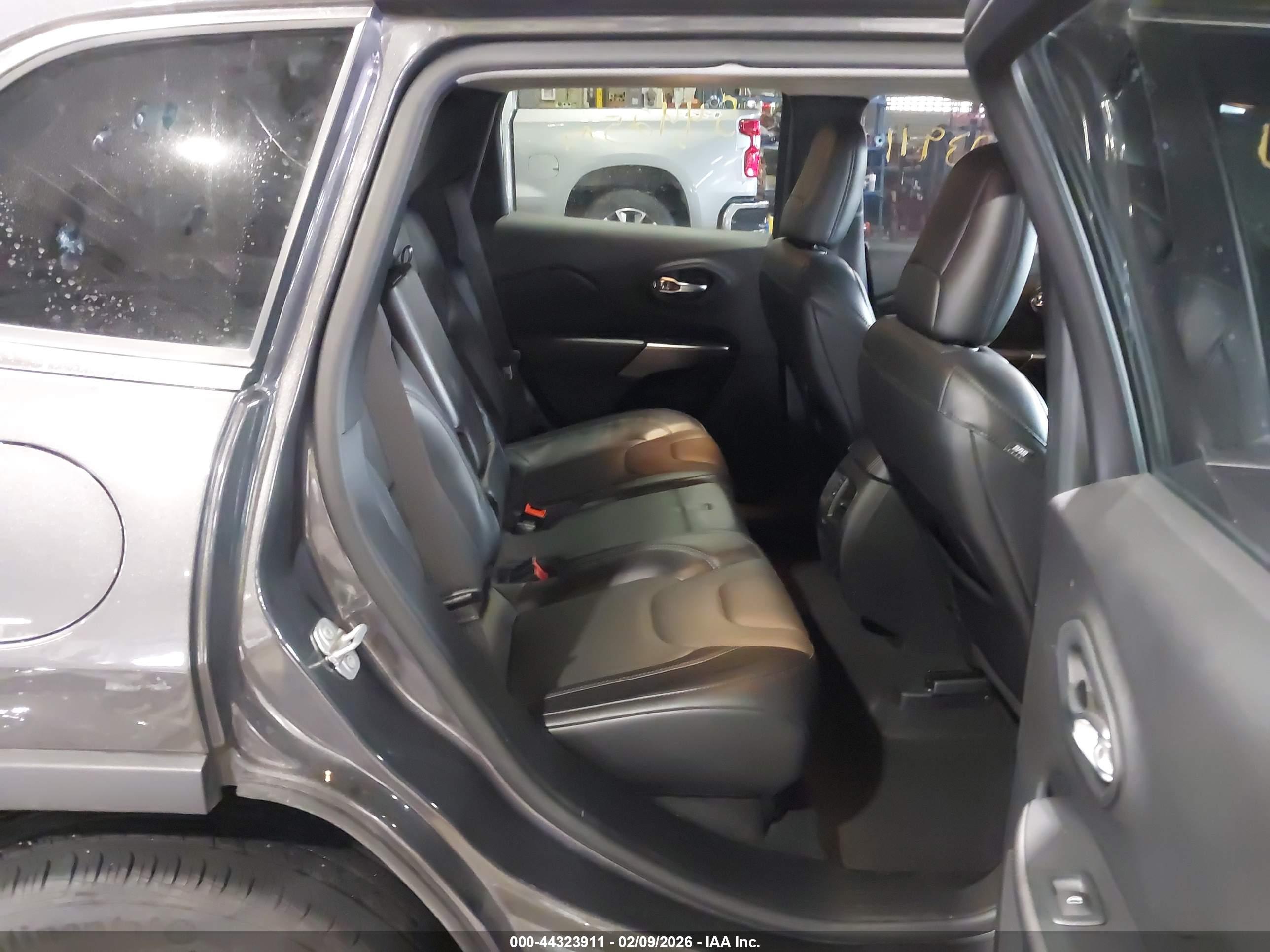 JEEP CHEROKEE image 8