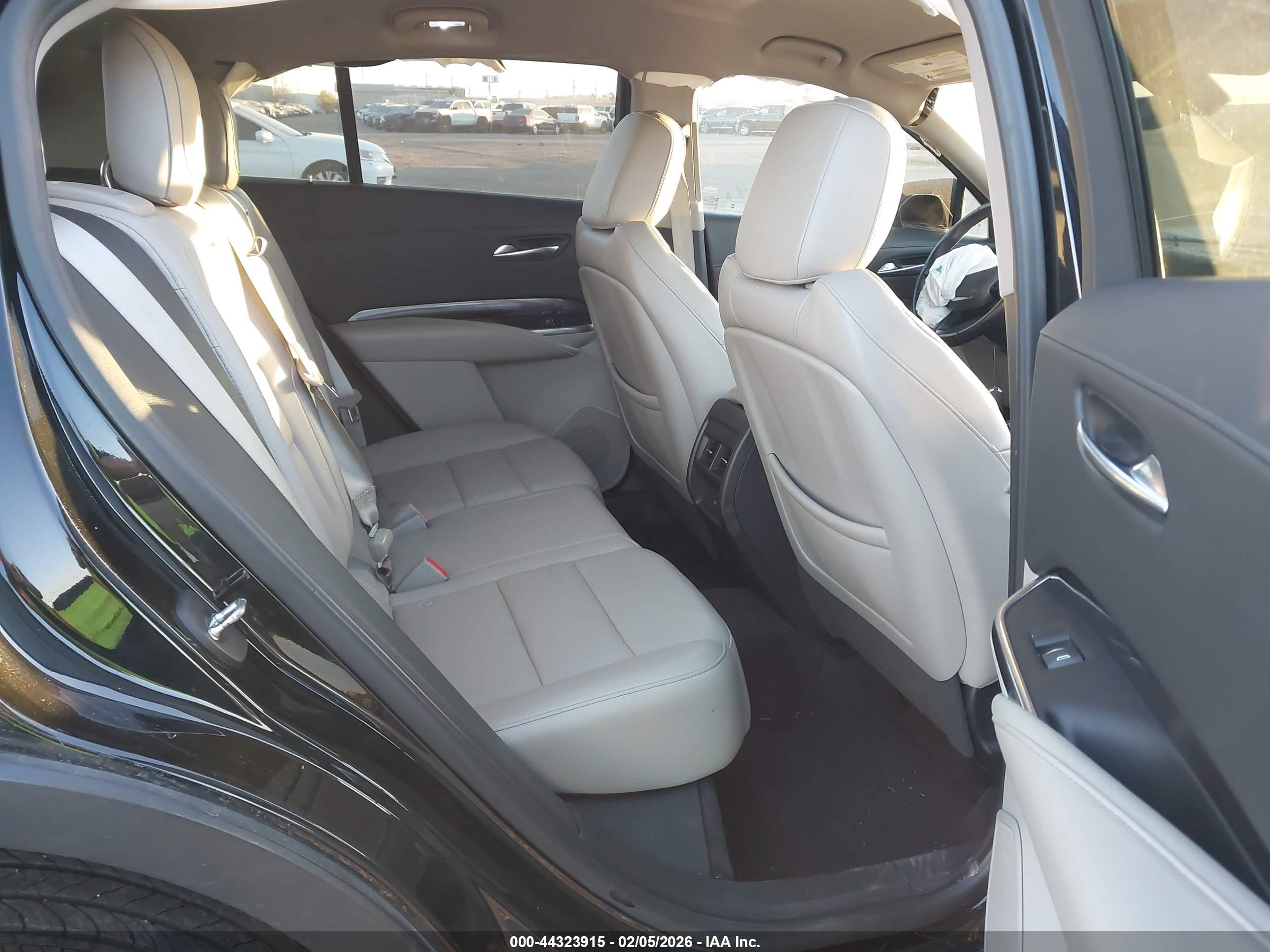 CADILLAC XT4 image 8
