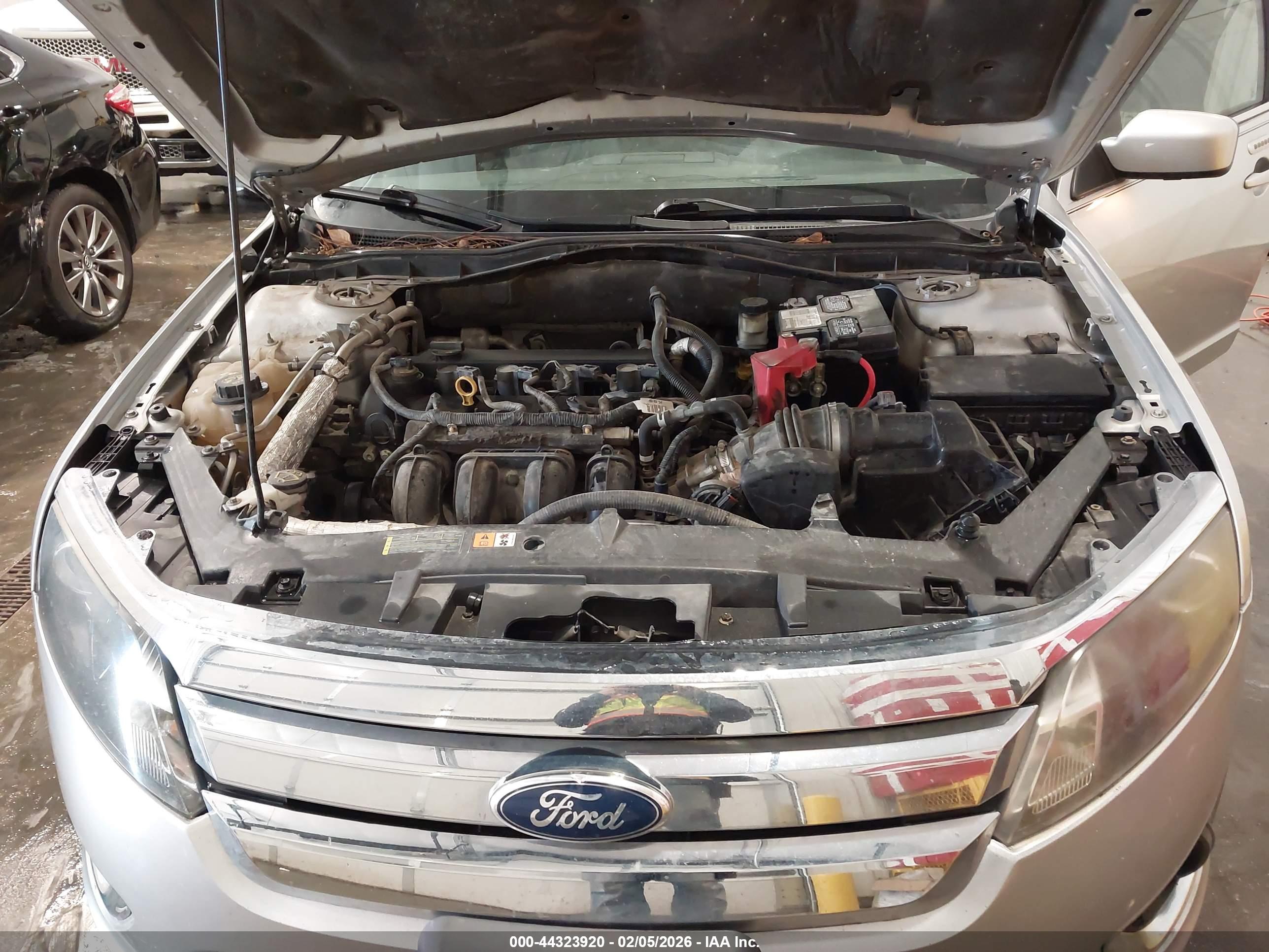 FORD FUSION image 10