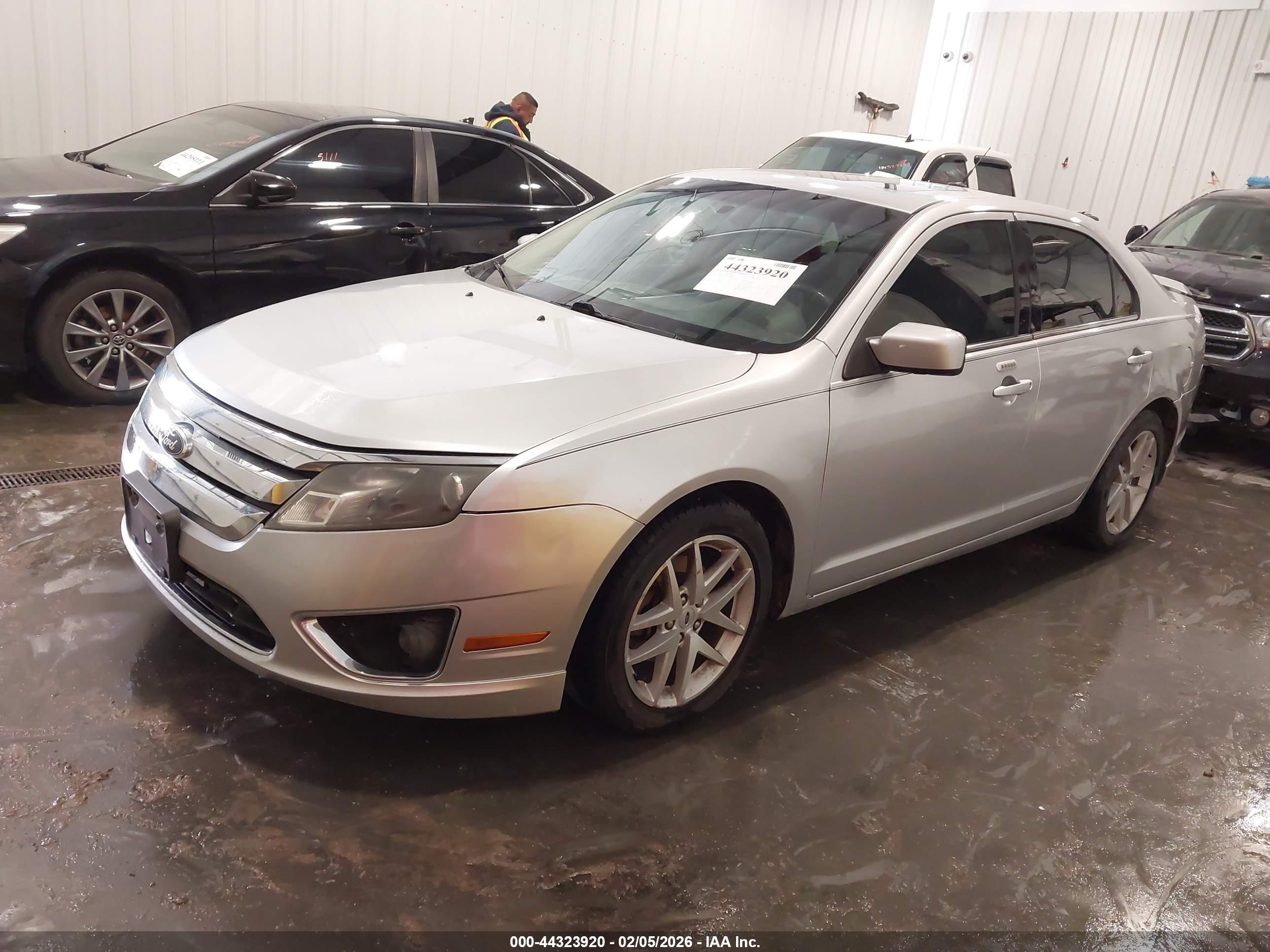 FORD FUSION image 2
