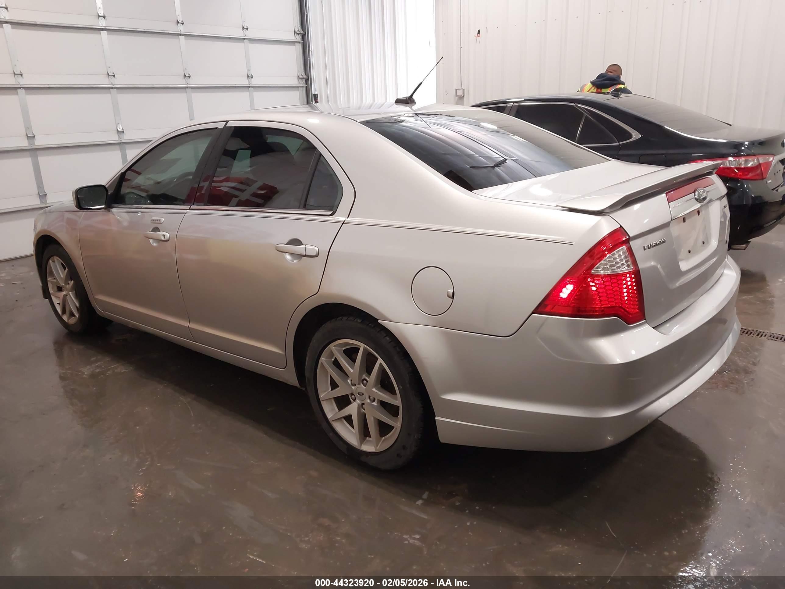 FORD FUSION image 3