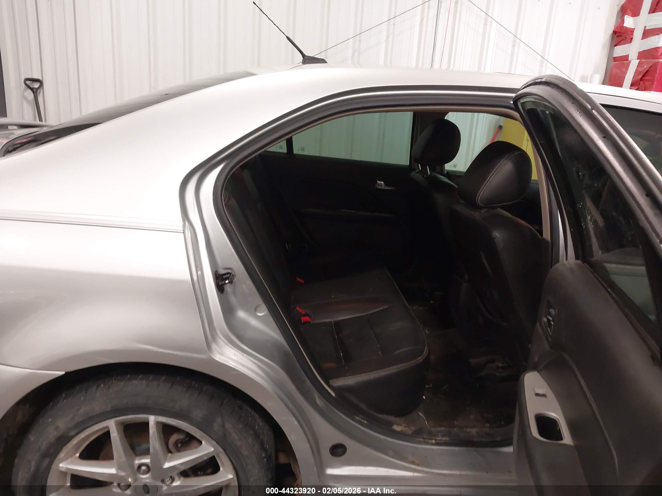 FORD FUSION image 8