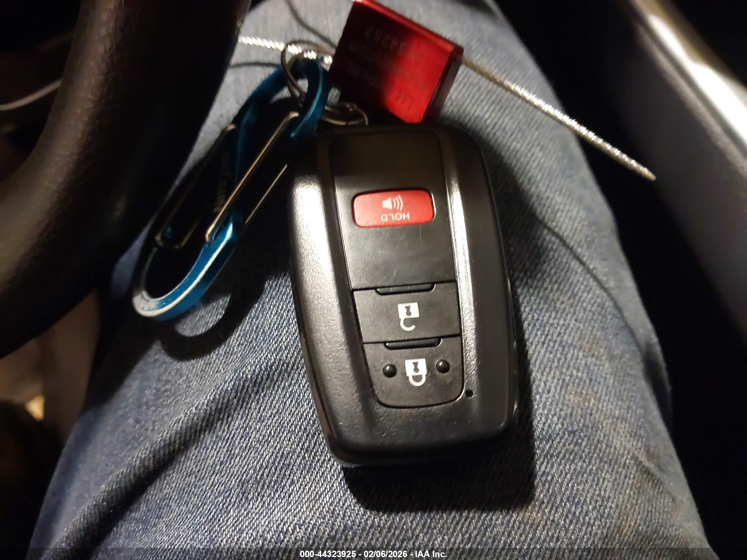TOYOTA RAV4 image 11