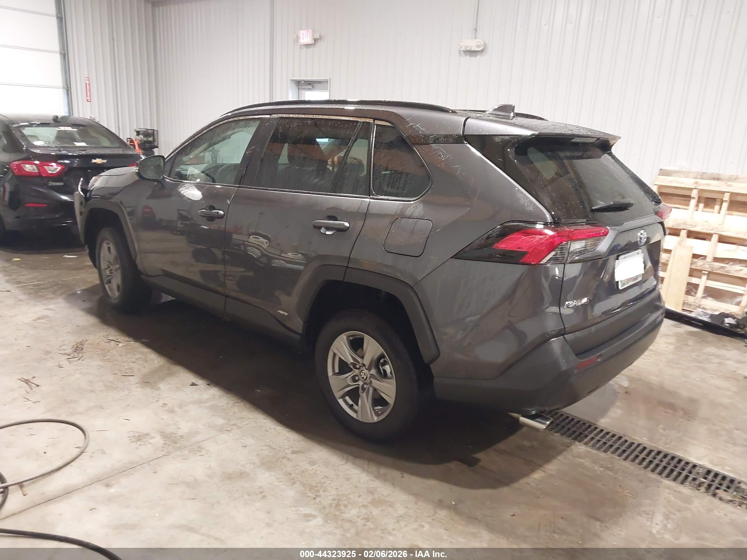 TOYOTA RAV4 image 3