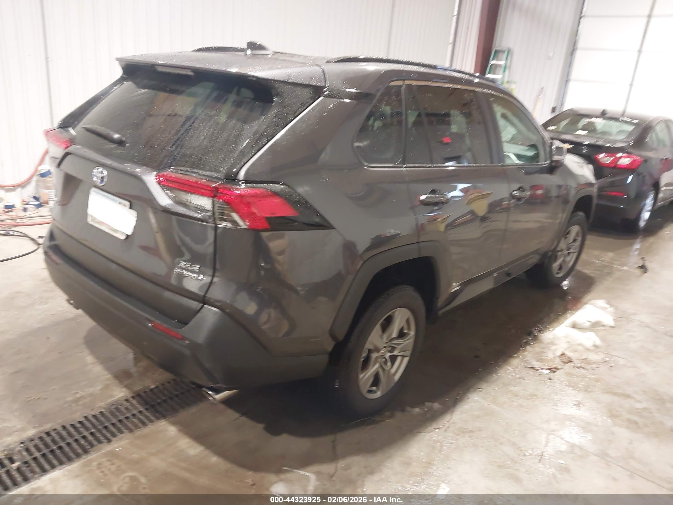 TOYOTA RAV4 image 4