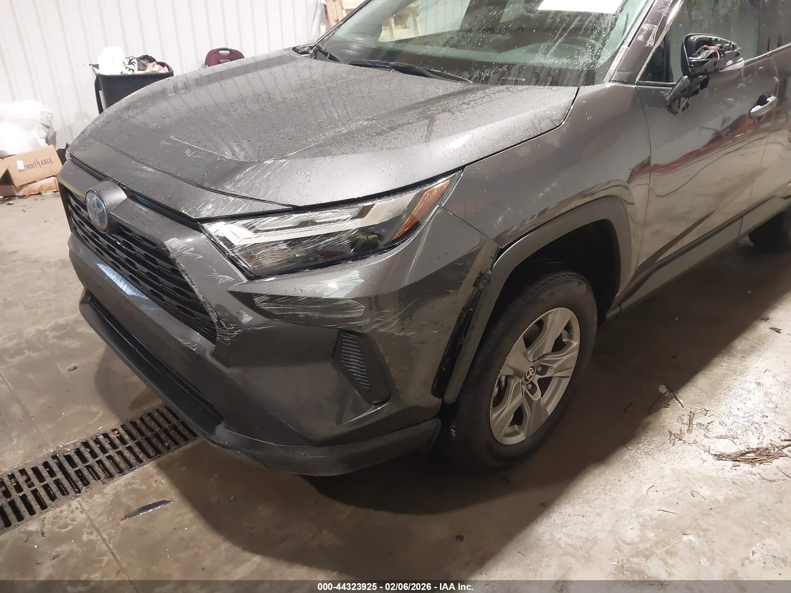 TOYOTA RAV4 image 6