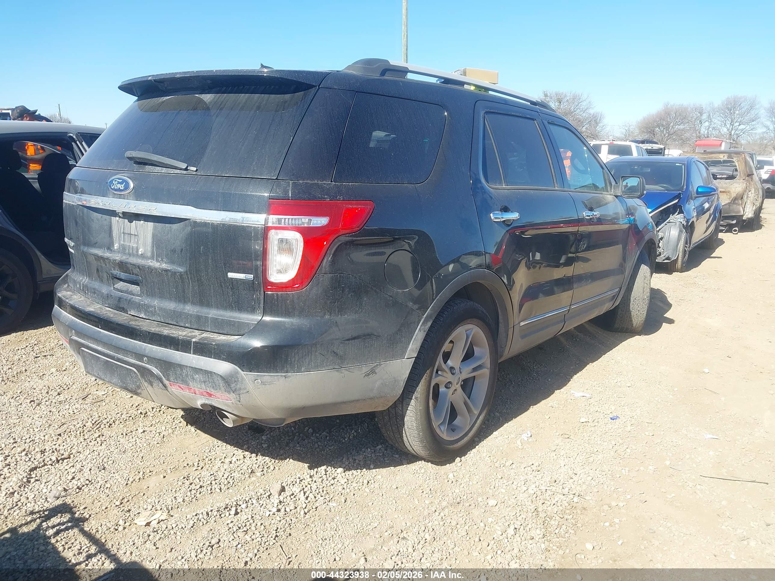 FORD EXPLORER image 4