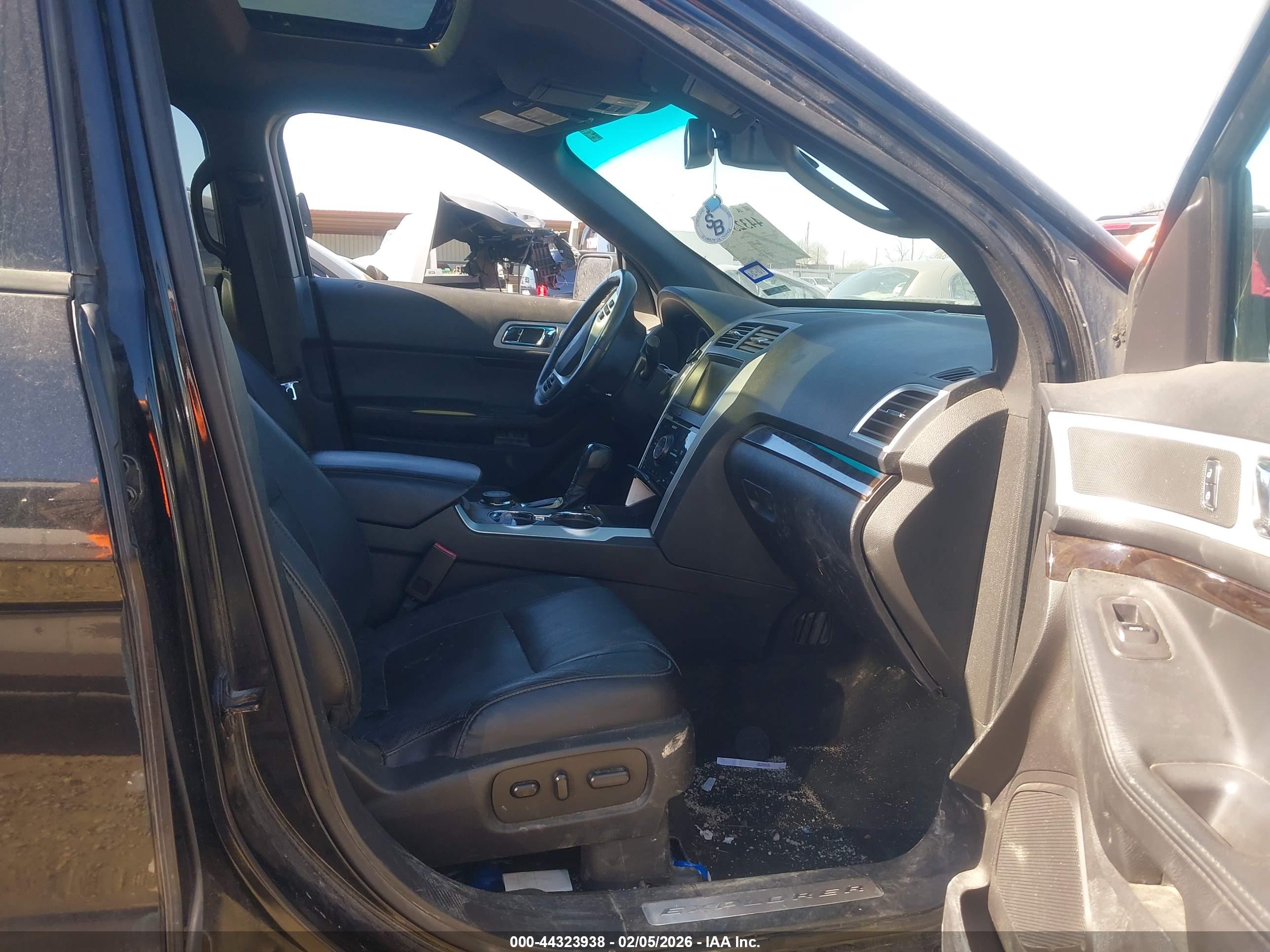 FORD EXPLORER image 5