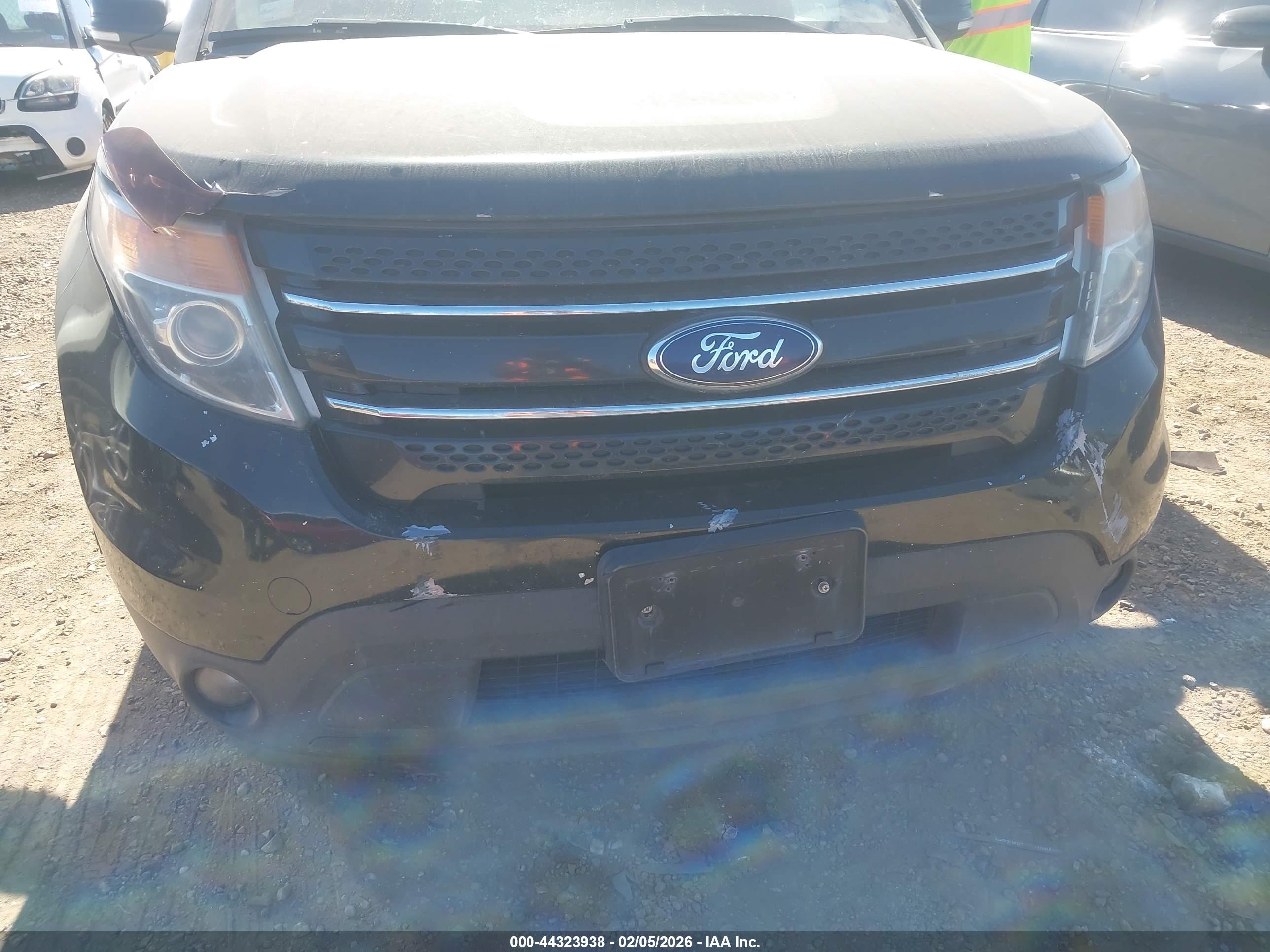 FORD EXPLORER image 6