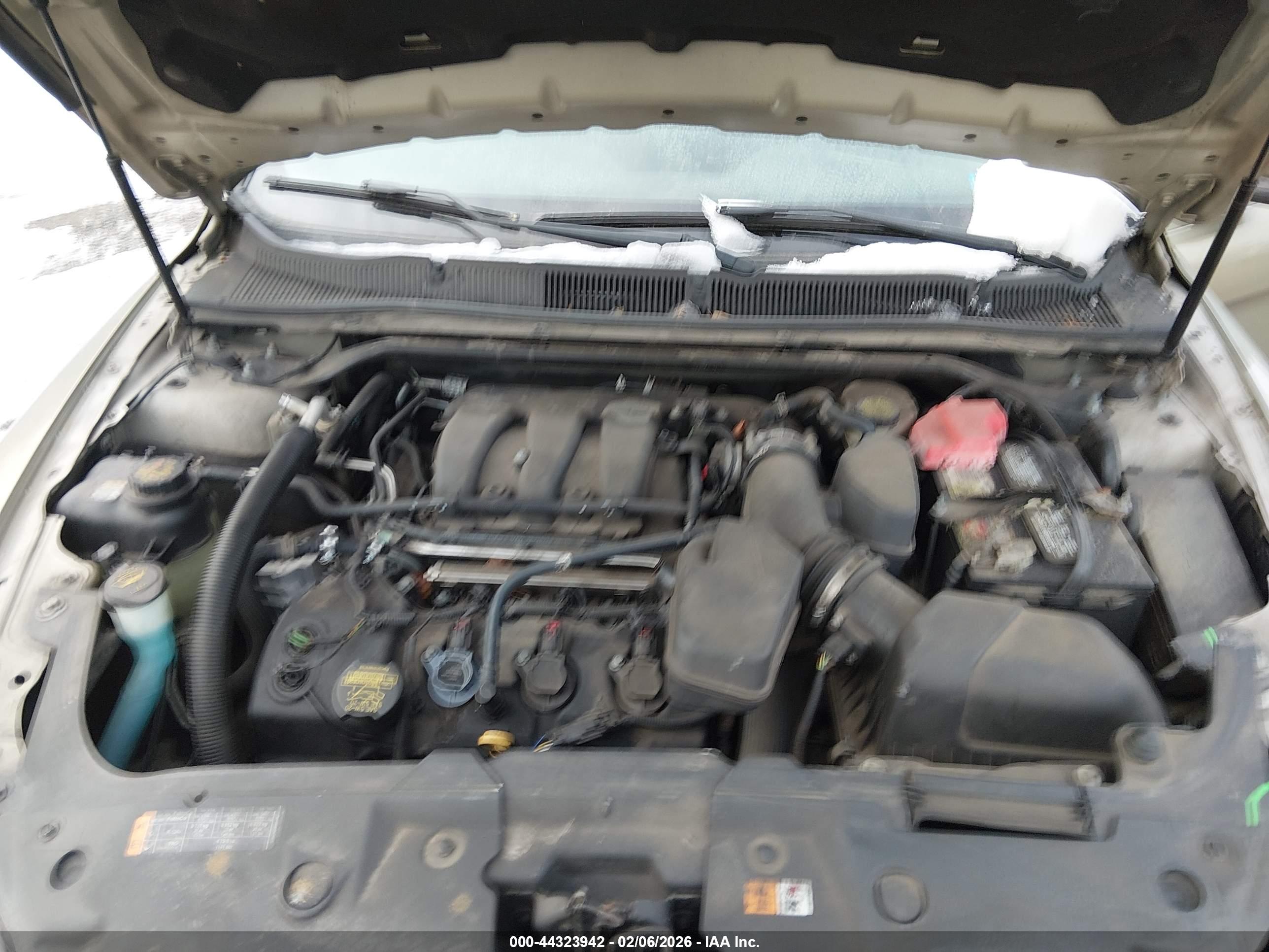 FORD TAURUS image 10