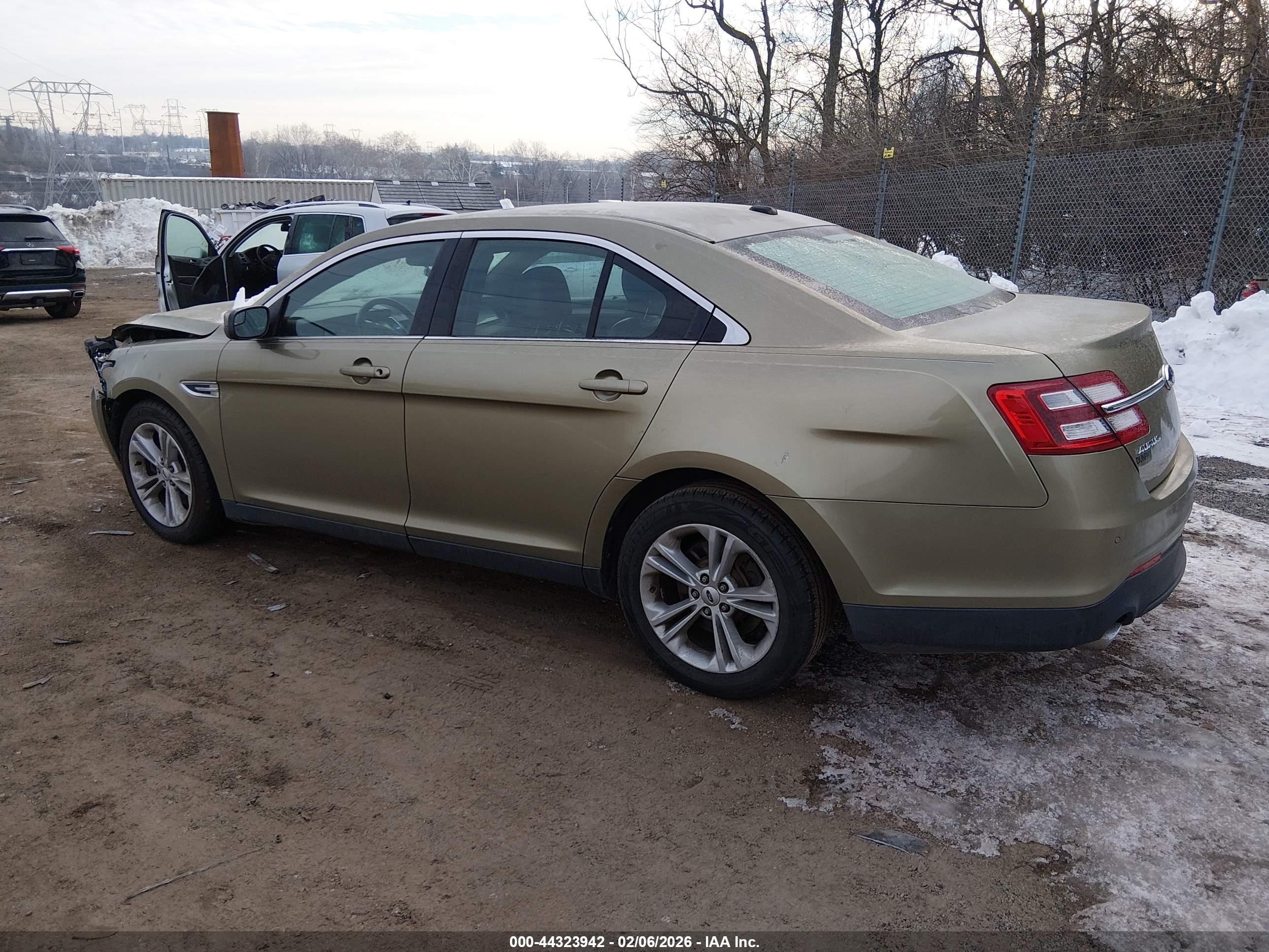 FORD TAURUS image 3
