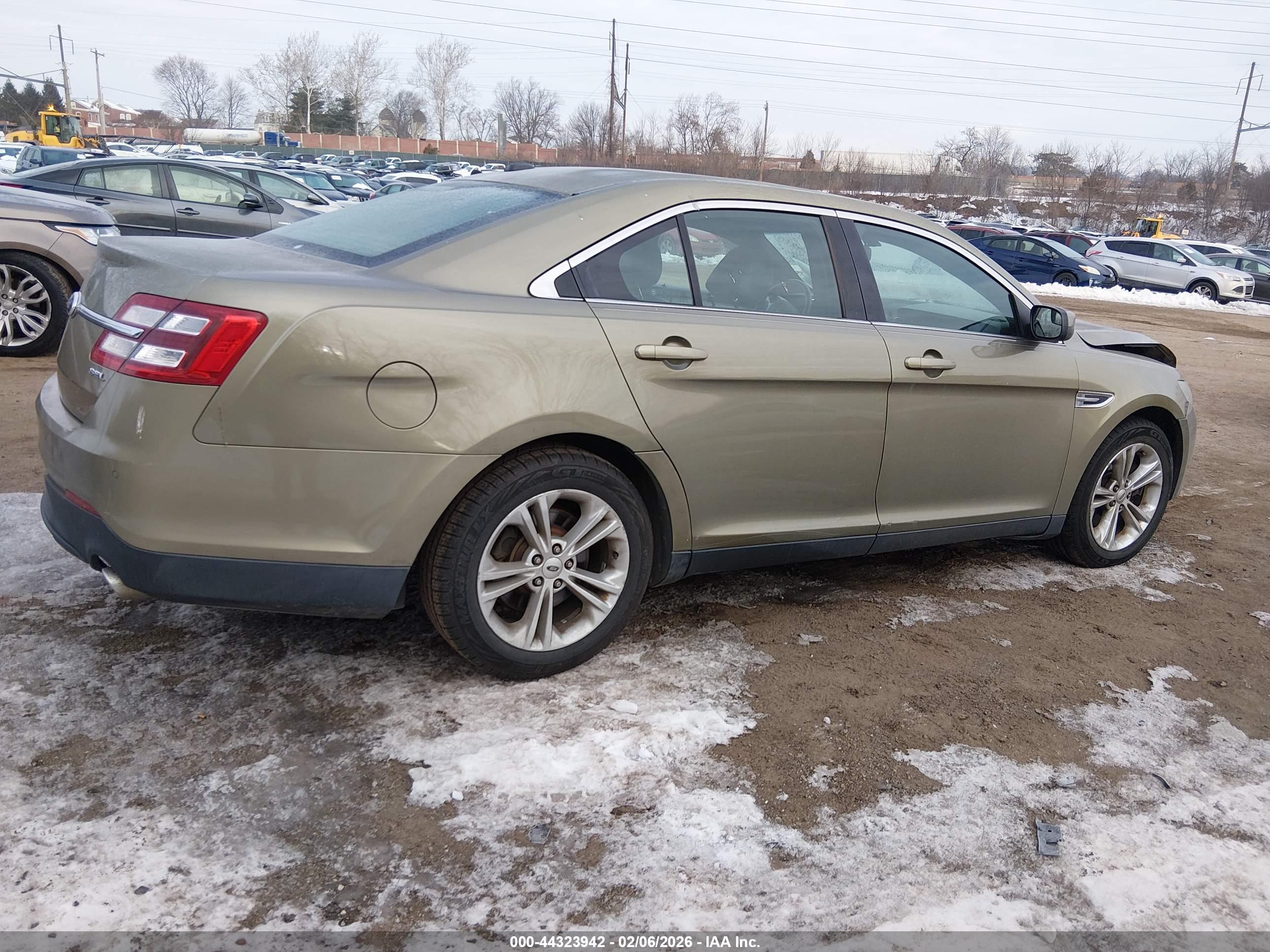 FORD TAURUS image 4