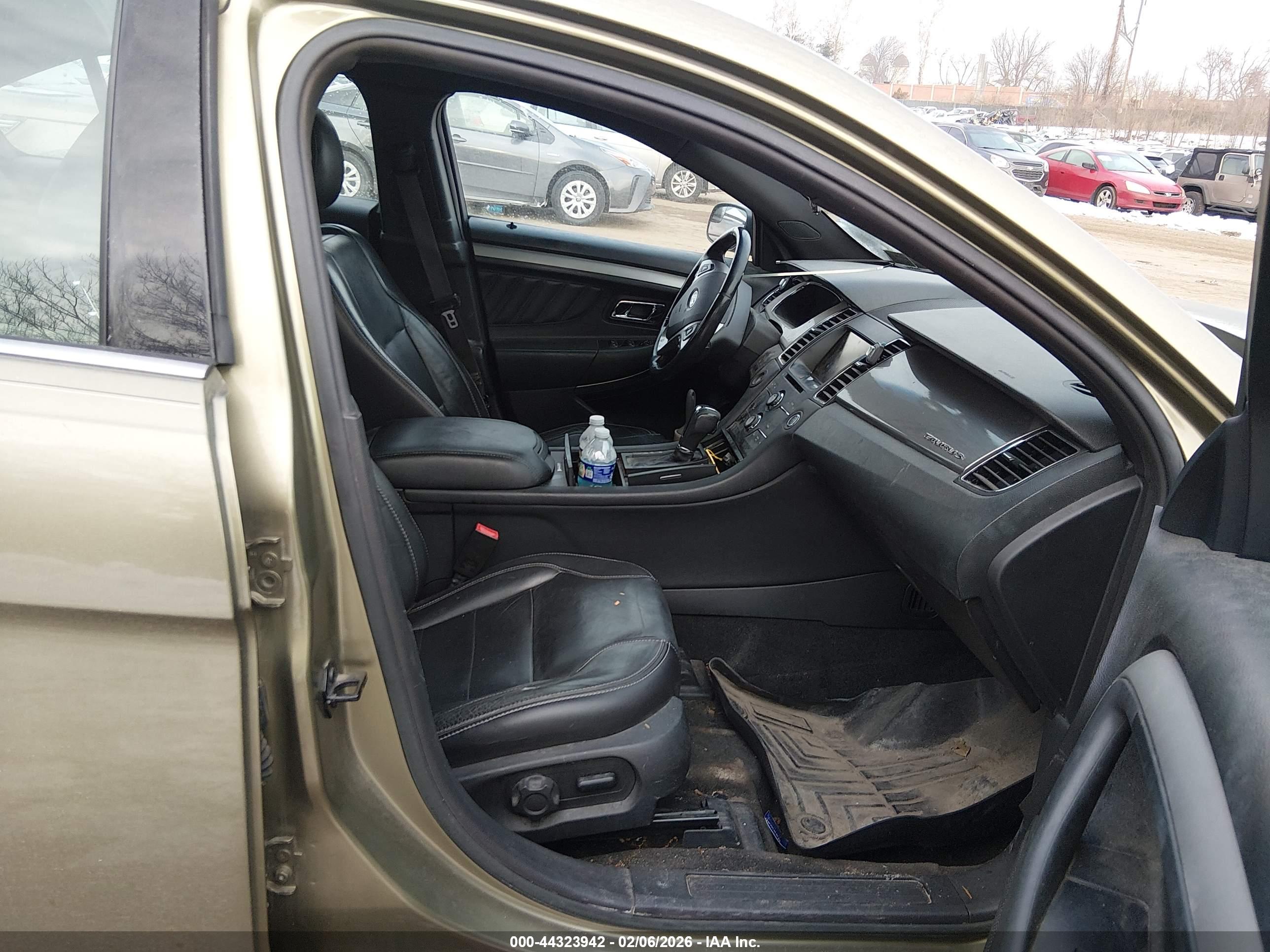 FORD TAURUS image 5