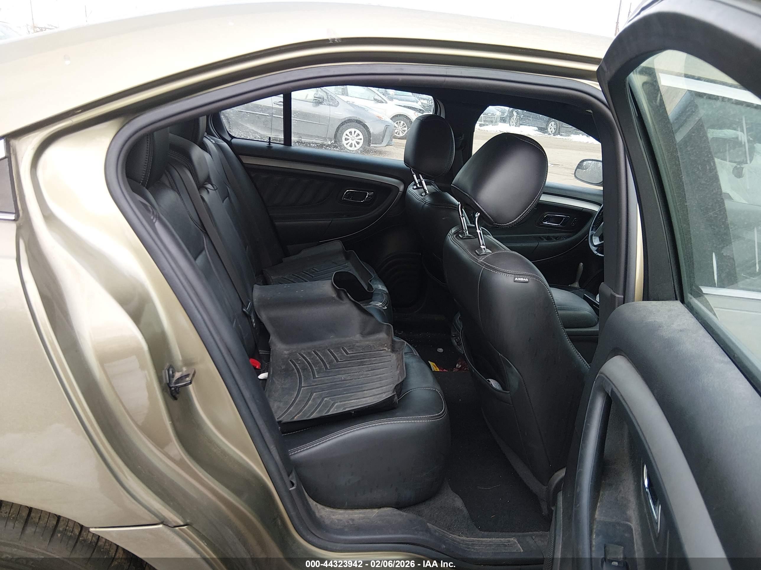 FORD TAURUS image 8