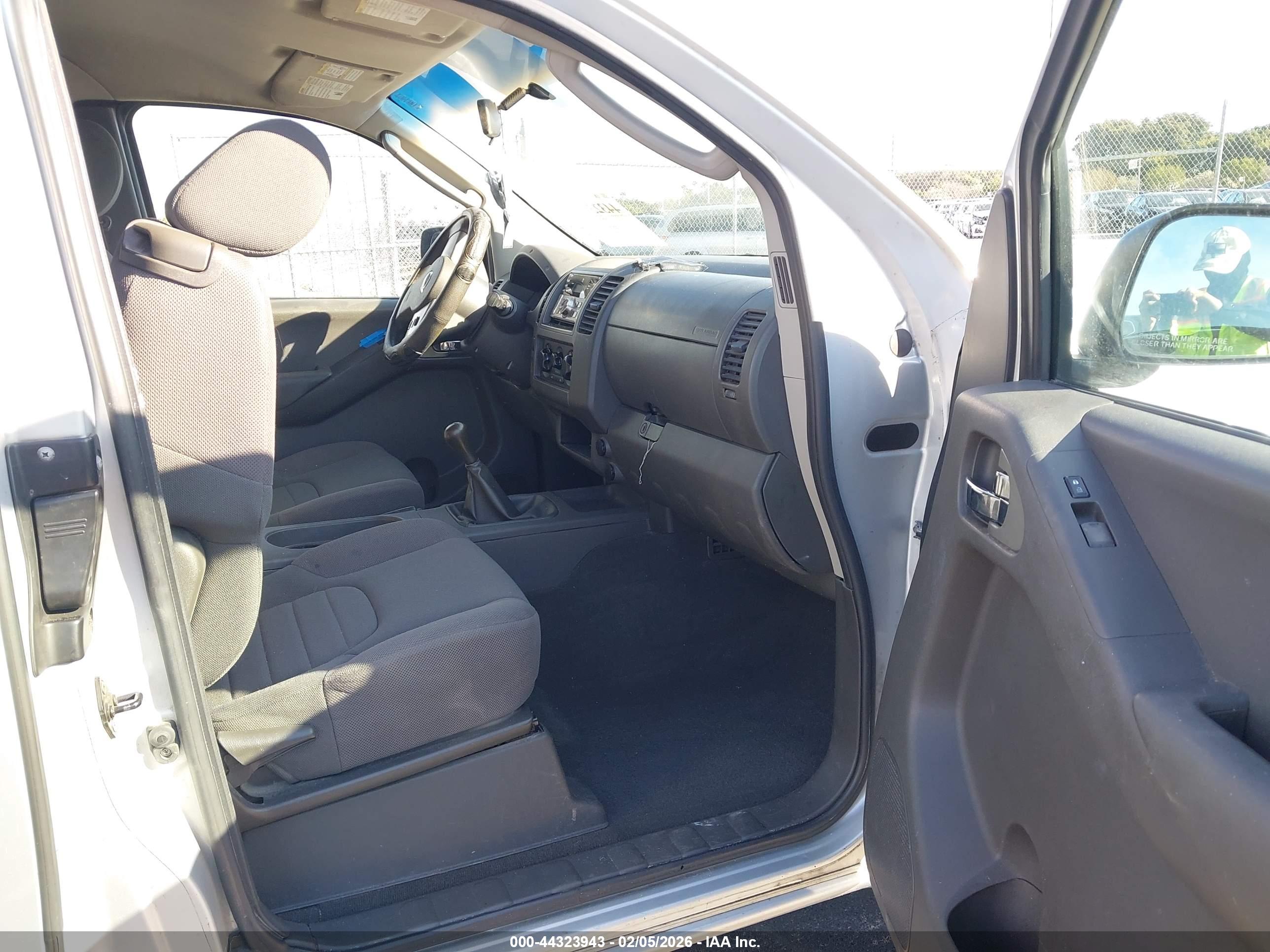 NISSAN FRONTIER image 5