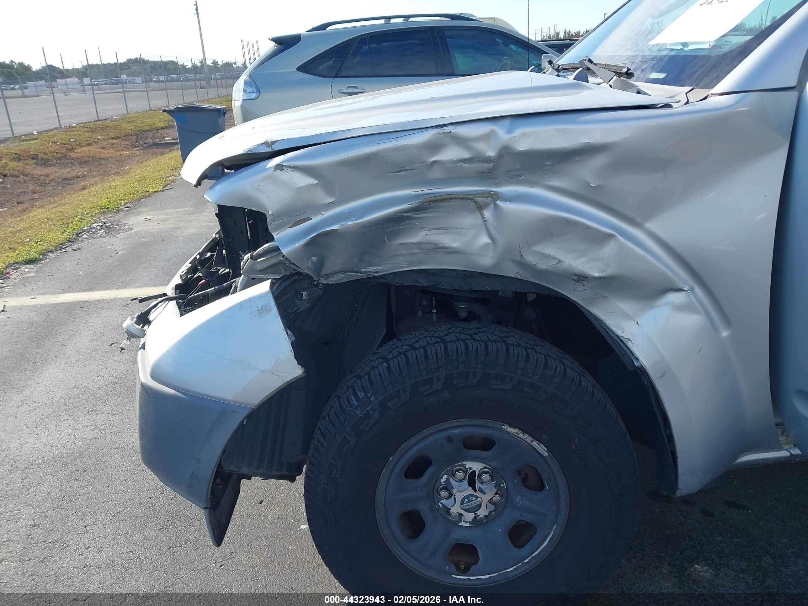 NISSAN FRONTIER image 6